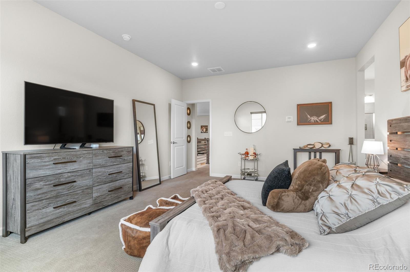 Aurora, Colorado, 80019, United States, 4 Bedrooms Bedrooms, ,2 BathroomsBathrooms,Residential,For Sale,1912379