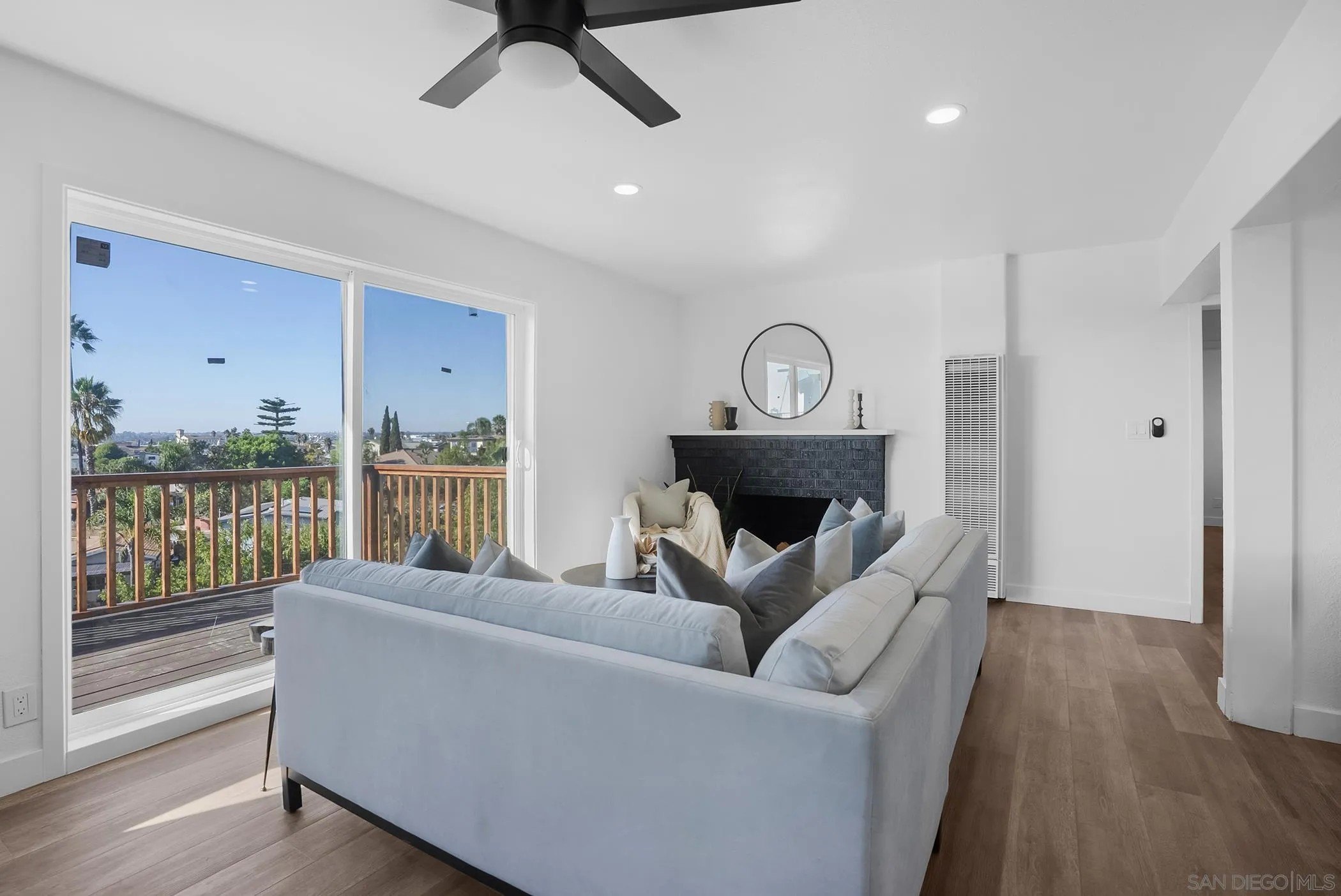 San Diego, California, 92114, United States, 3 Bedrooms Bedrooms, ,2 BathroomsBathrooms,Residential,For Sale,1991902