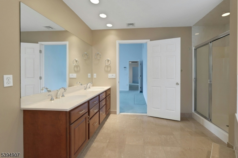 Wayne Twp., New Jersey, 07470, United States, 4 Bedrooms Bedrooms, ,4 BathroomsBathrooms,Residential,For Sale,1989007