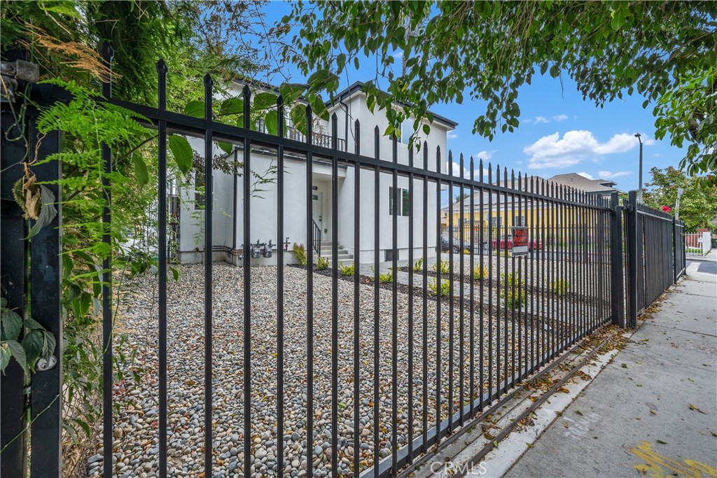 Los Angeles, California, 90011, United States, ,Residential,For Sale,1991089