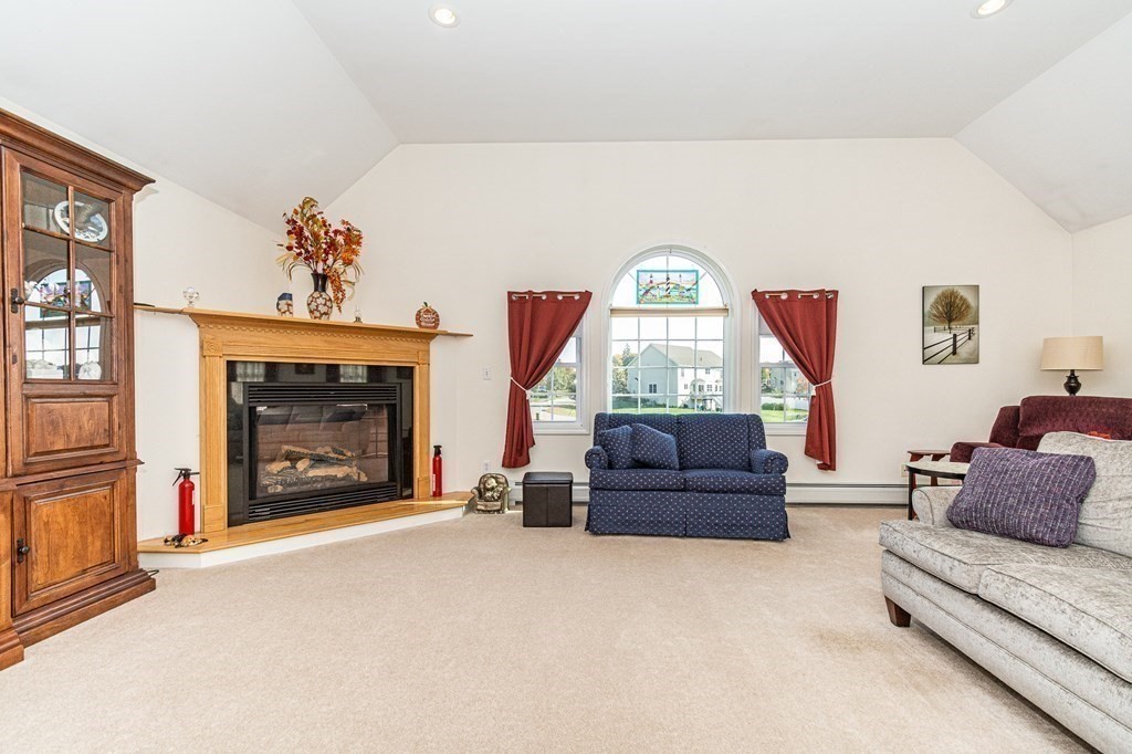 Seabrook, New Hampshire, 03874, United States, 4 Bedrooms Bedrooms, ,3 BathroomsBathrooms,Residential,For Sale,1942793