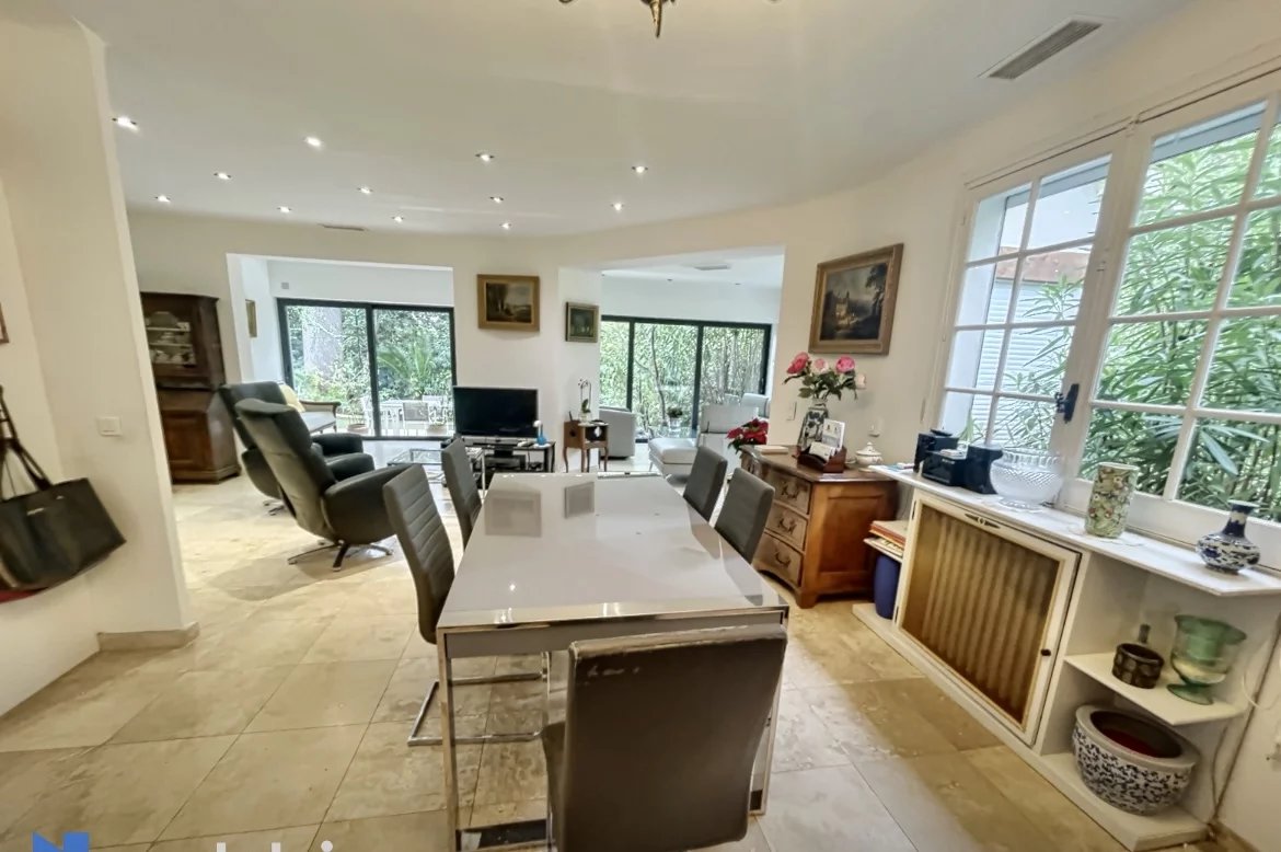 Cannes, Provence-Alpes-Côte d’Azur, 06400, FR, 4 Bedrooms Bedrooms, ,2 BathroomsBathrooms,Residential,For Sale,1294764