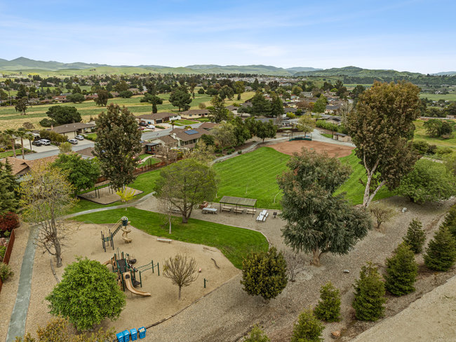 Hollister, California, 95023, United States, 3 Bedrooms Bedrooms, ,2 BathroomsBathrooms,Residential,For Sale,1882231