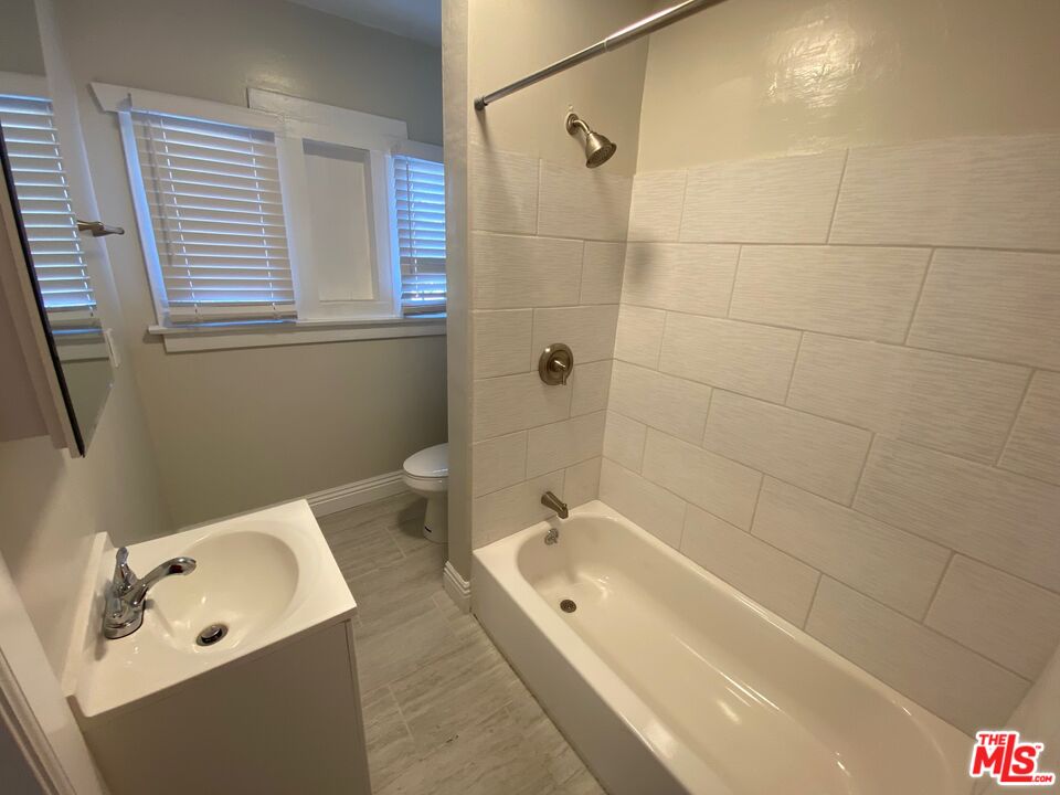 Los Angeles, California, 90011, United States, 4 Bedrooms Bedrooms, ,Residential,For Sale,1785910