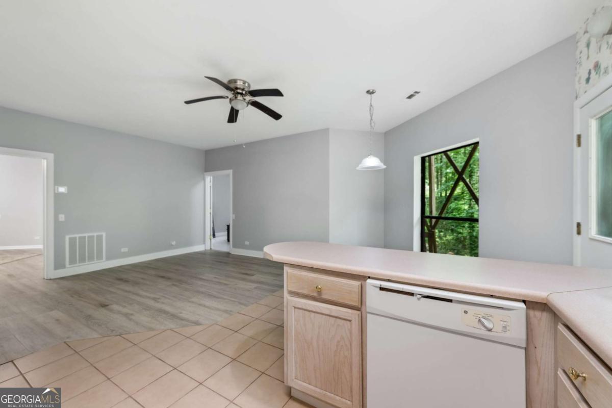 Ellijay, Georgia, 30540, United States, 5 Bedrooms Bedrooms, ,5 BathroomsBathrooms,Residential,For Sale,1868154