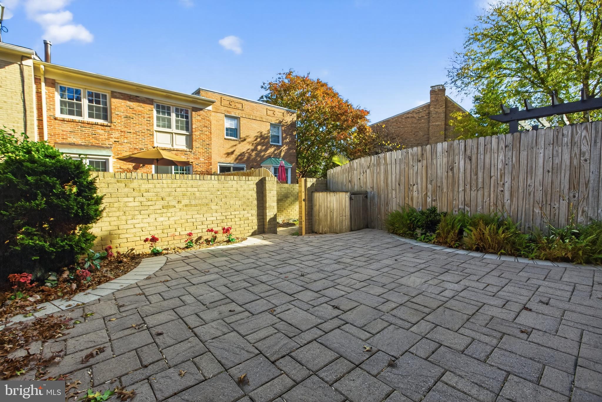 Mclean, Virginia, 22102, United States, 4 Bedrooms Bedrooms, ,4 BathroomsBathrooms,Residential,For Sale,1988751