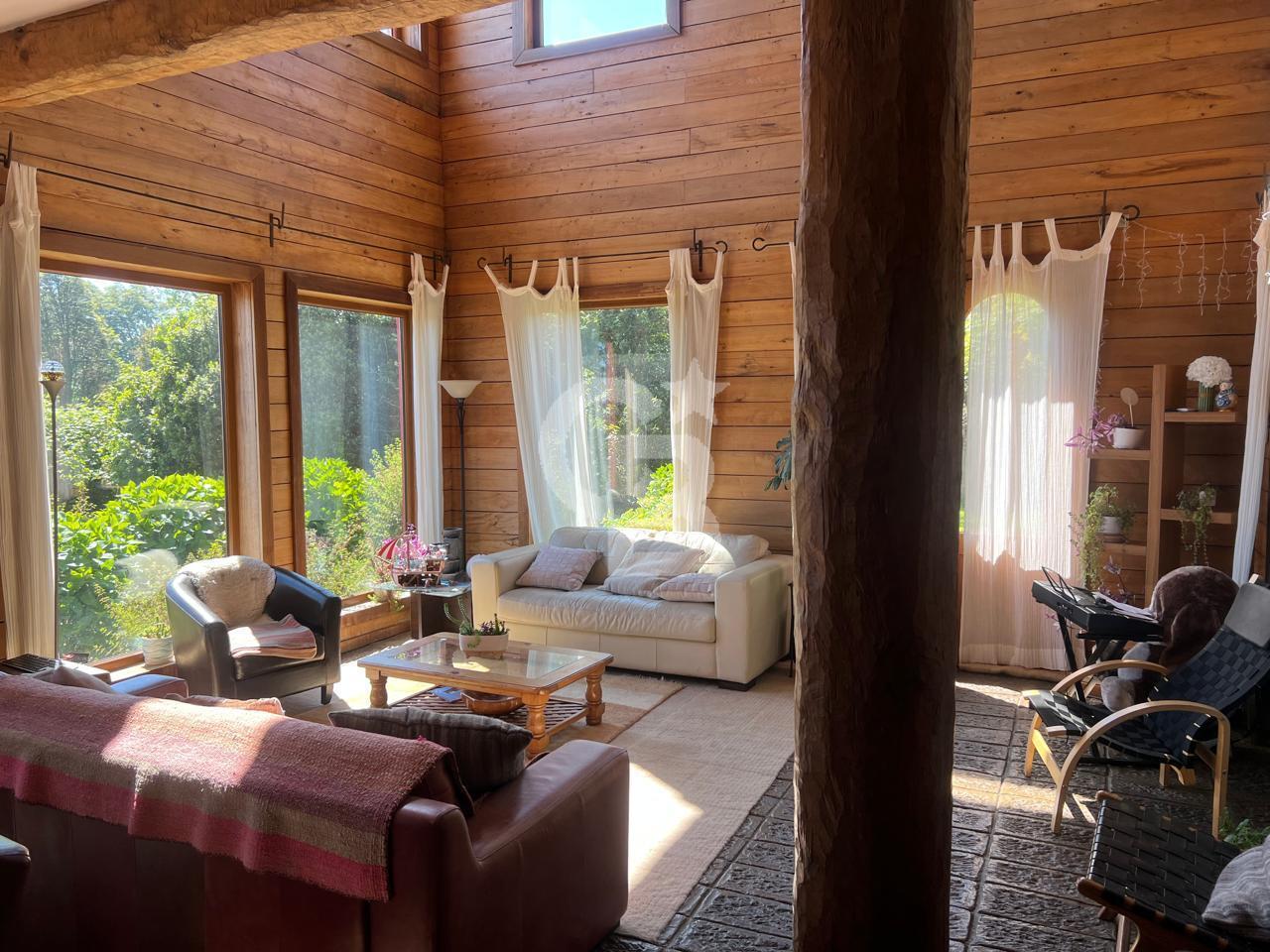 Puerto Varas, Chile, 4 Bedrooms Bedrooms, ,3 BathroomsBathrooms,Residential,For Sale,1993186