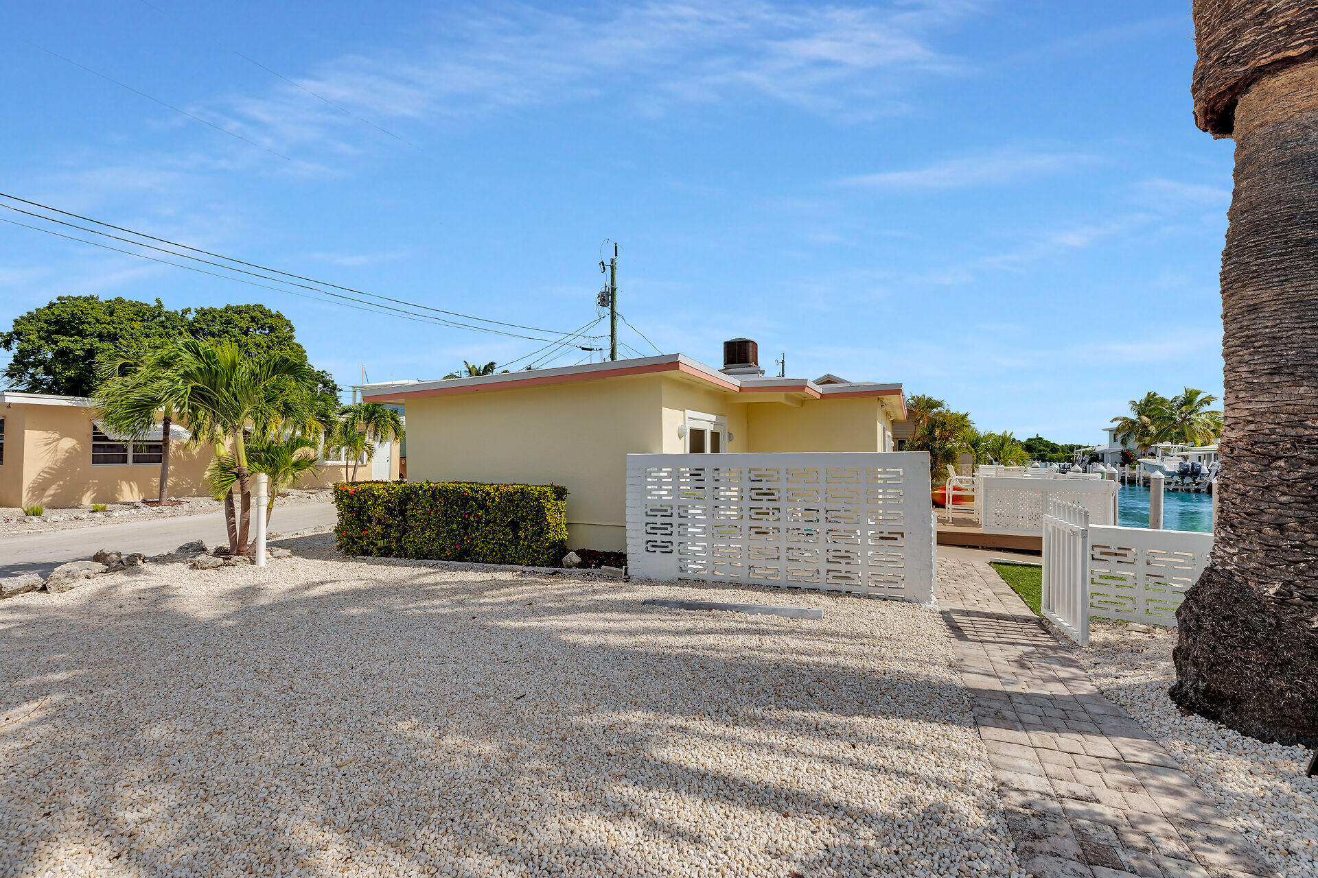 MARATHON, Florida, 33050, United States, 2 Bedrooms Bedrooms, ,2 BathroomsBathrooms,Residential,For Sale,1989170