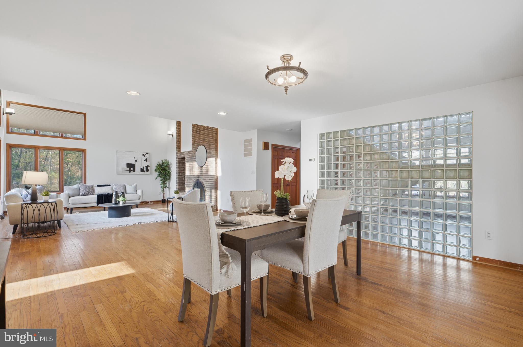 La Plata, Maryland, 20646, United States, 5 Bedrooms Bedrooms, ,4 BathroomsBathrooms,Residential,For Sale,1994243