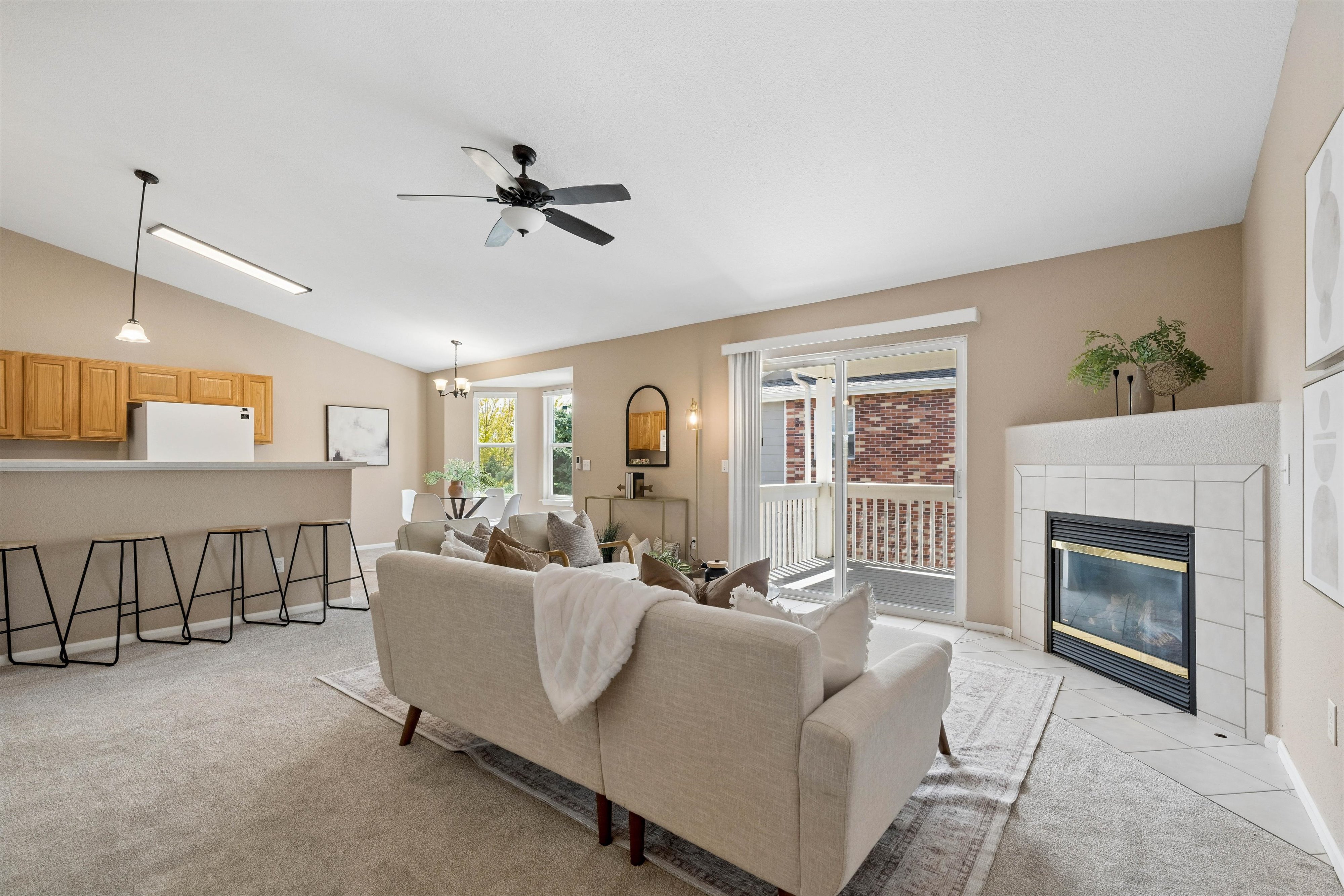  Refreshed, Move-in Ready, And Priced With The Market In Mind - 物件實景