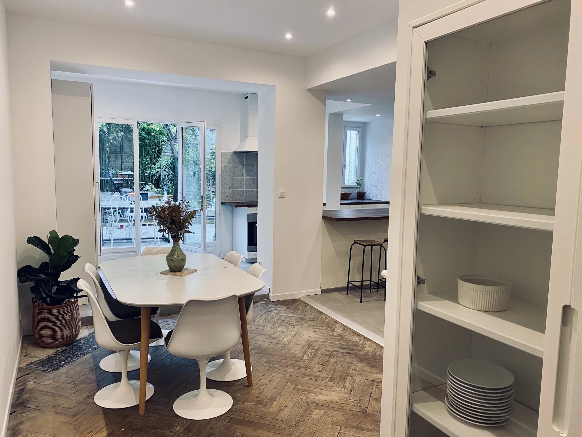 Bordeaux, New Aquitaine, 33000, FR, 5 Bedrooms Bedrooms, ,1 BathroomBathrooms,Residential,For Sale,1778999