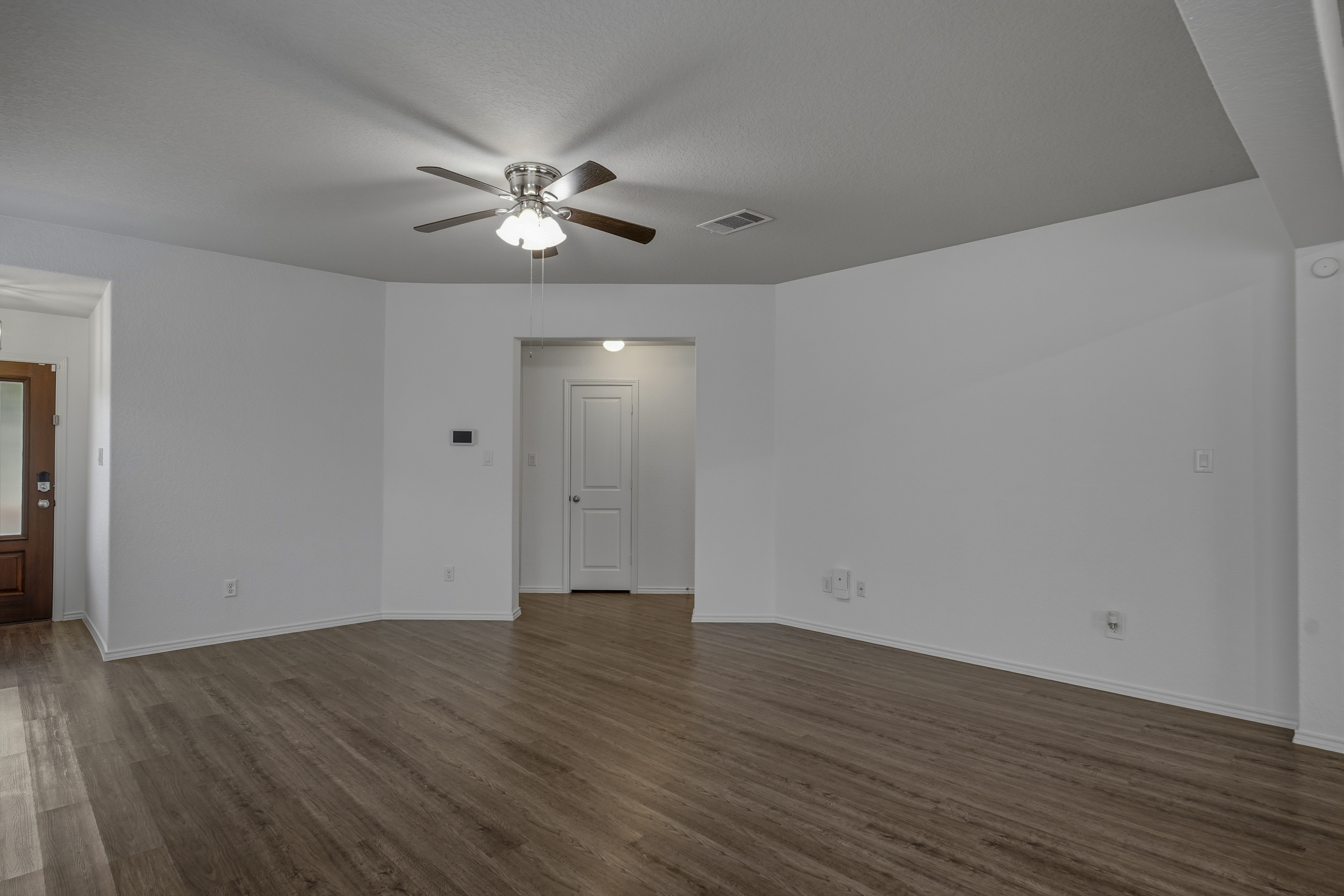  Beautifully Updated With Open Concept - 物件實景