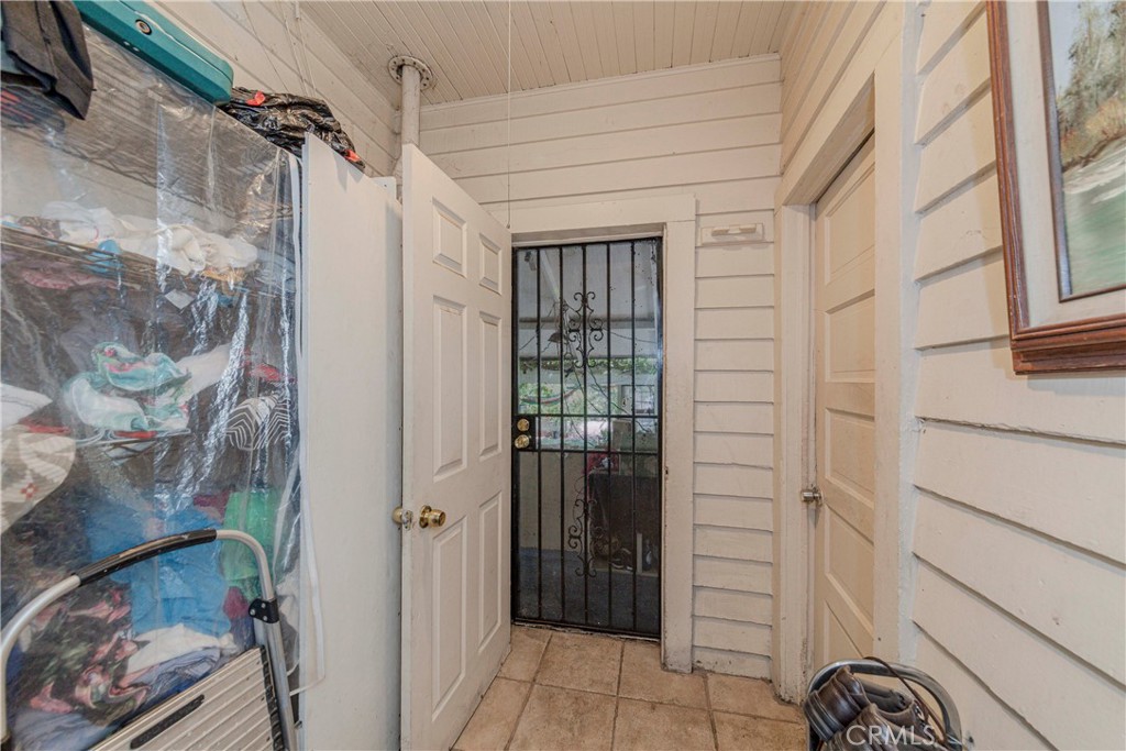 Los Angeles, California, 90018, United States, 3 Bedrooms Bedrooms, ,1 BathroomBathrooms,Residential,For Sale,1887928
