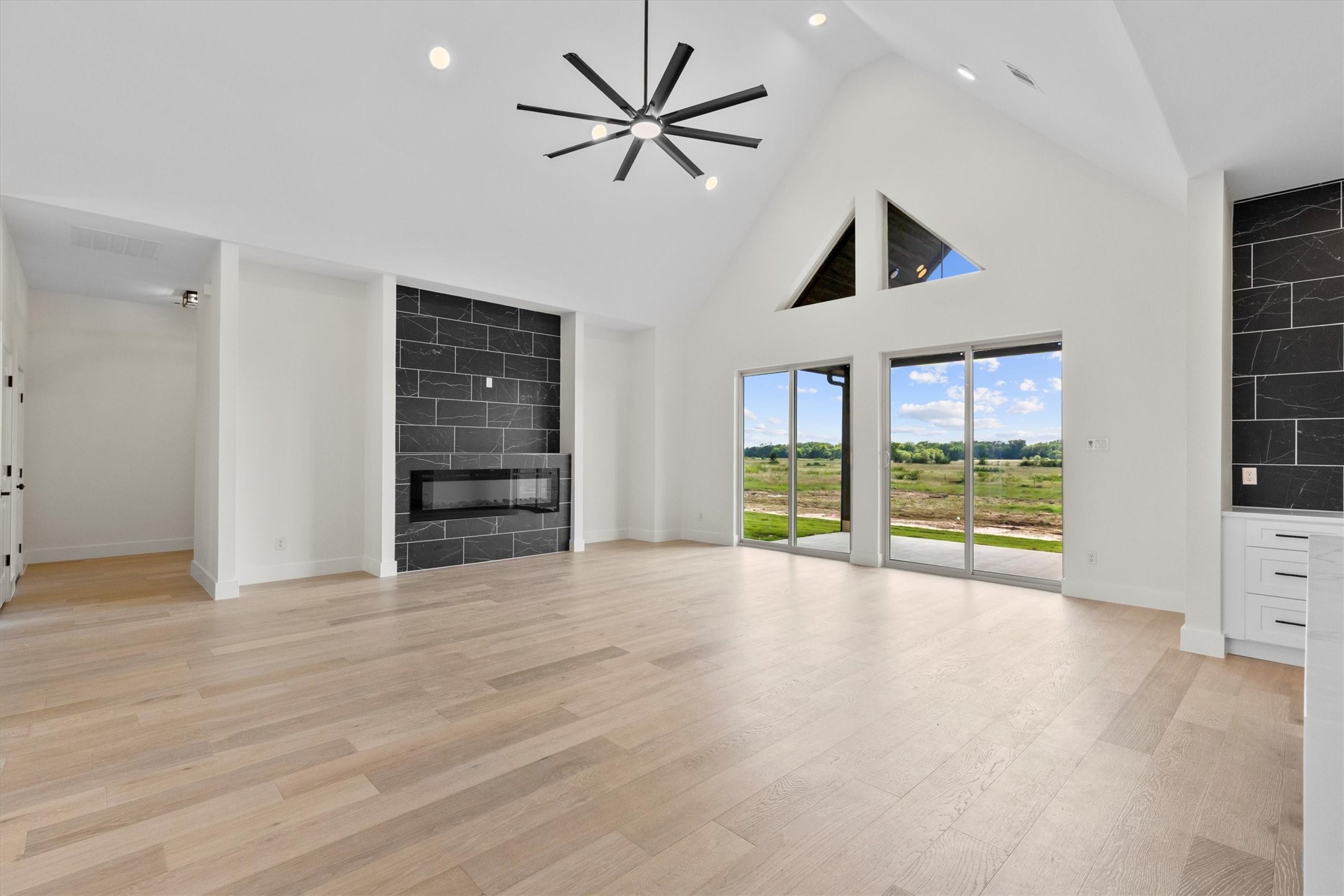 Whitesboro, Texas, 76273, United States, 4 Bedrooms Bedrooms, ,4 BathroomsBathrooms,Residential,For Sale,1848592