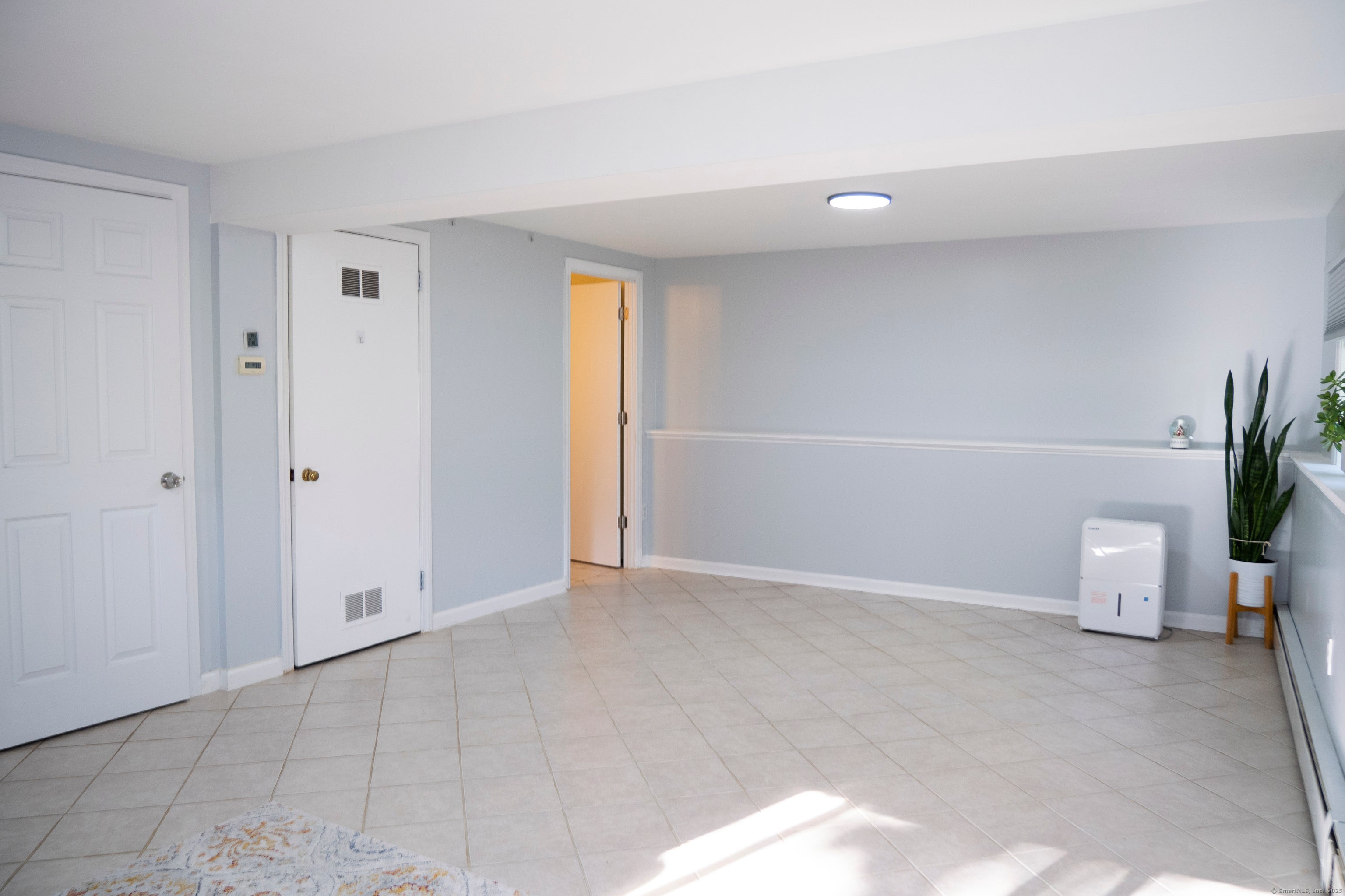 Trumbull, Connecticut, 06611, United States, 3 Bedrooms Bedrooms, ,3 BathroomsBathrooms,Residential,For Sale,1937031