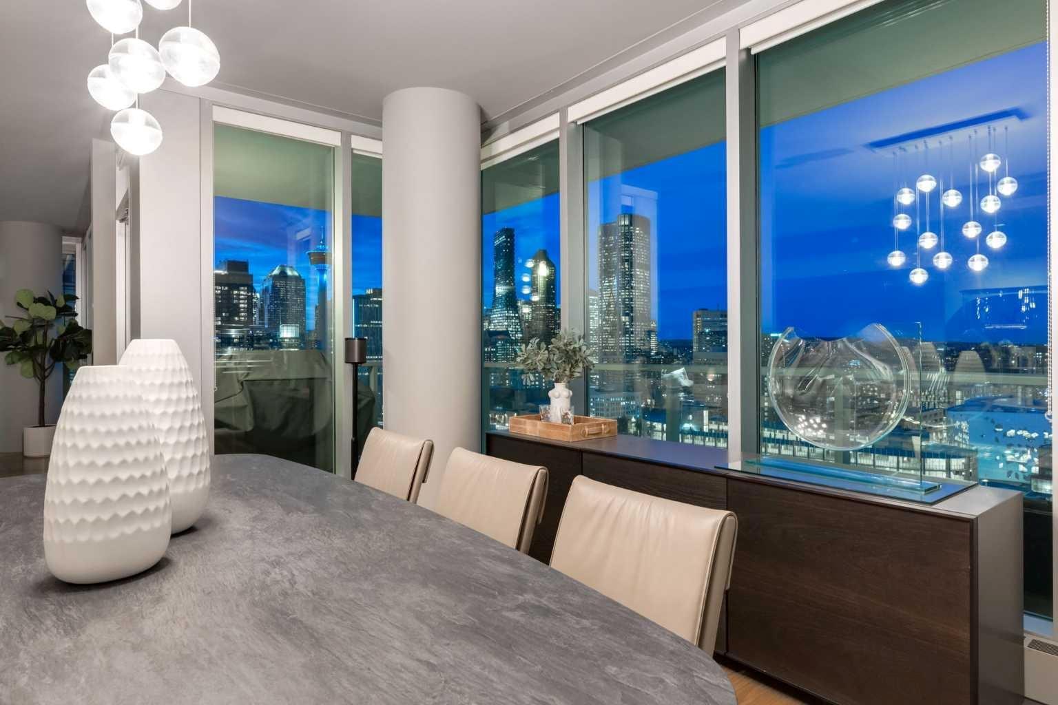 CALGARY, Alberta, T2G 0C7, CA, 2 Bedrooms Bedrooms, ,3 BathroomsBathrooms,Residential,For Sale,1837993