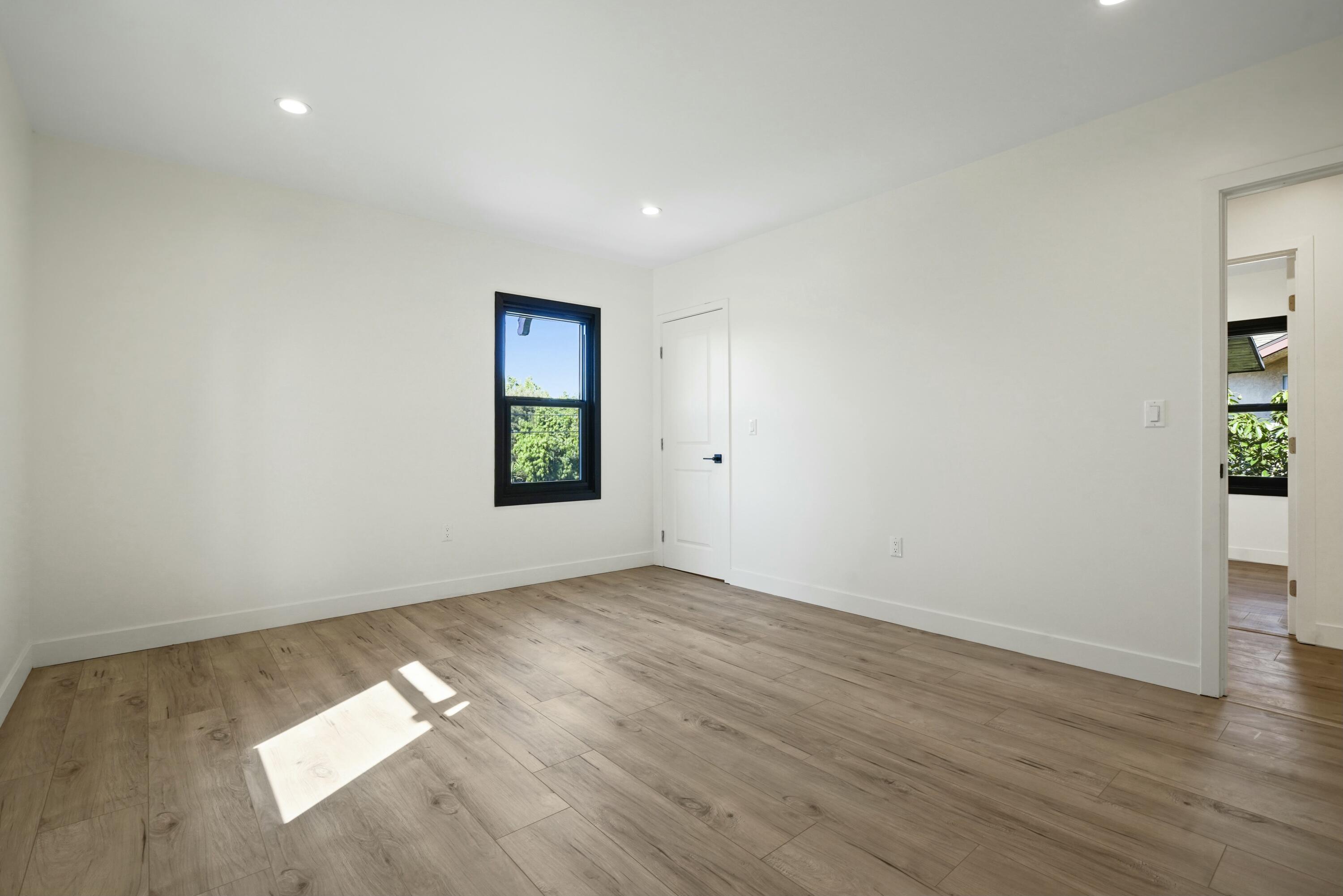 Los Angeles, California, 90007, United States, 5 Bedrooms Bedrooms, ,3 BathroomsBathrooms,Residential,For Sale,1979563