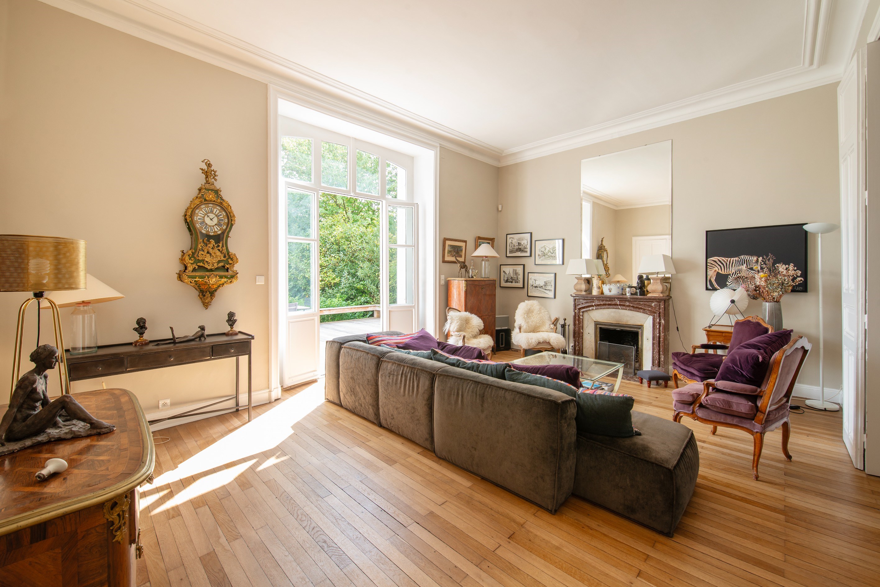  Set within a private cul-de-sac, a 380 sqm townhouse with ancillary buildings - 物件實景