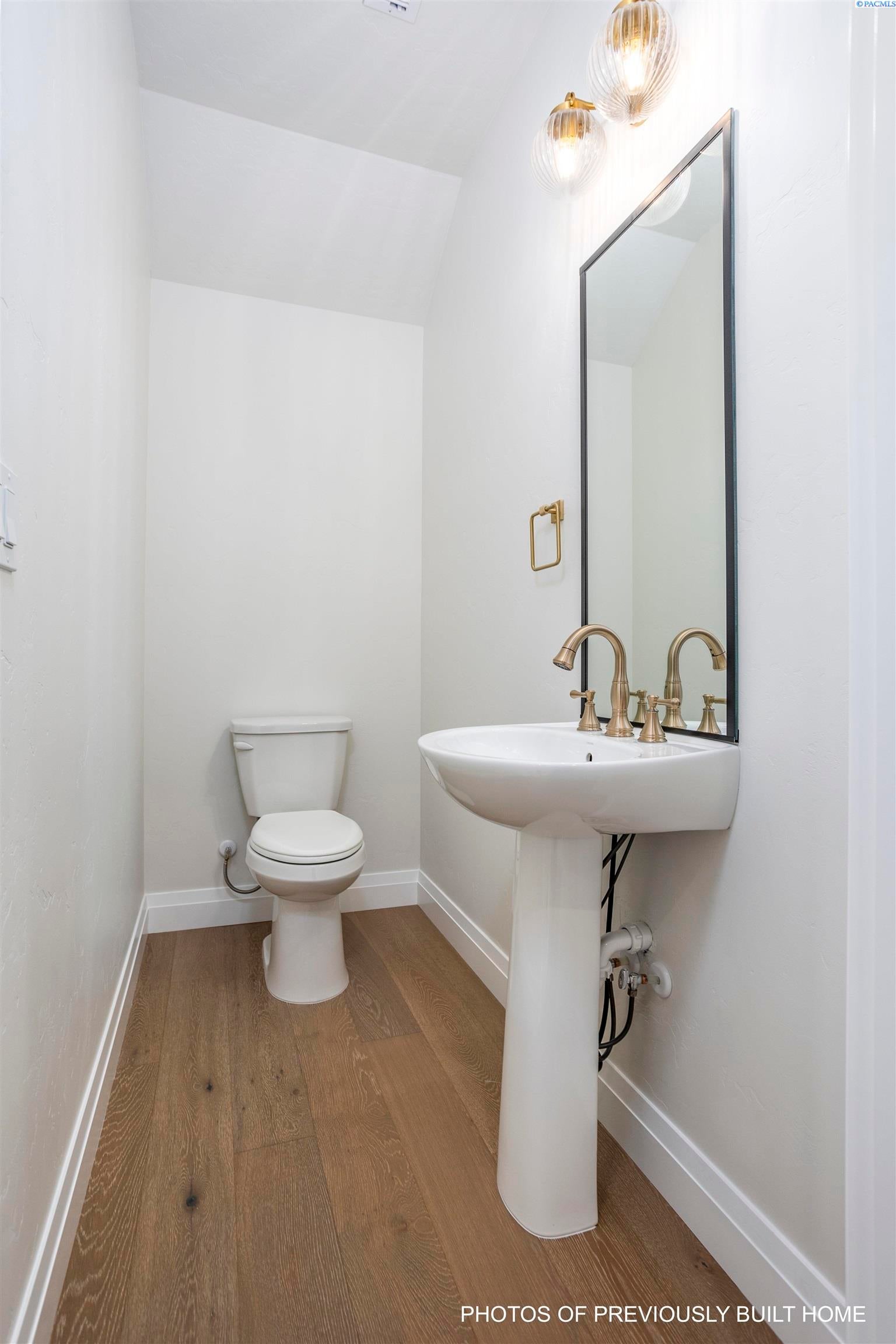 Pasco, Washington, 99301, United States, 4 Bedrooms Bedrooms, ,3 BathroomsBathrooms,Residential,For Sale,1900803