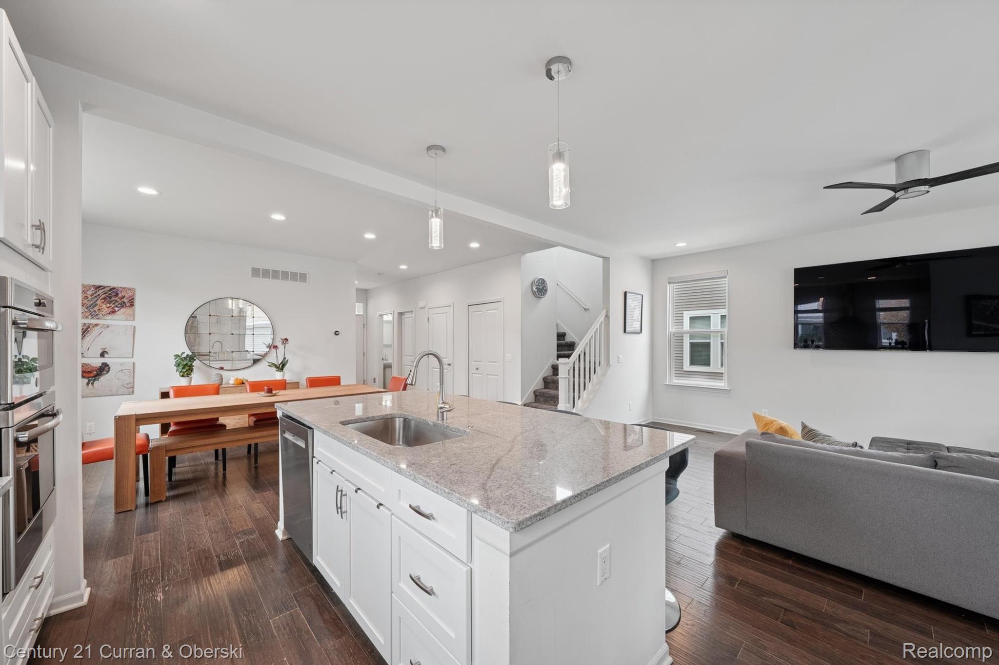 Ferndale, Michigan, 48220, United States, 3 Bedrooms Bedrooms, ,3 BathroomsBathrooms,Residential,For Sale,1984138