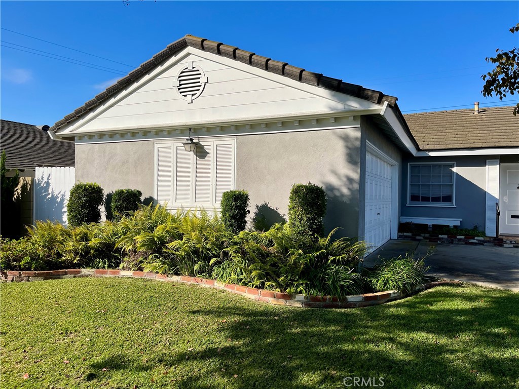 Huntington Beach, California, 92649, United States, 4 Bedrooms Bedrooms, ,2 BathroomsBathrooms,Residential,For Sale,1989631