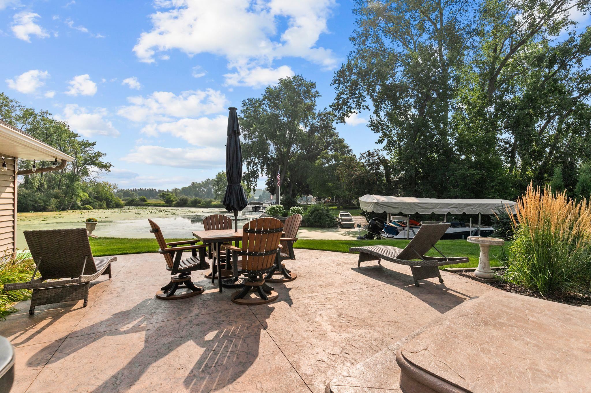 Winneconne, Wisconsin, 54986, United States, 3 Bedrooms Bedrooms, ,4 BathroomsBathrooms,Residential,For Sale,1944874