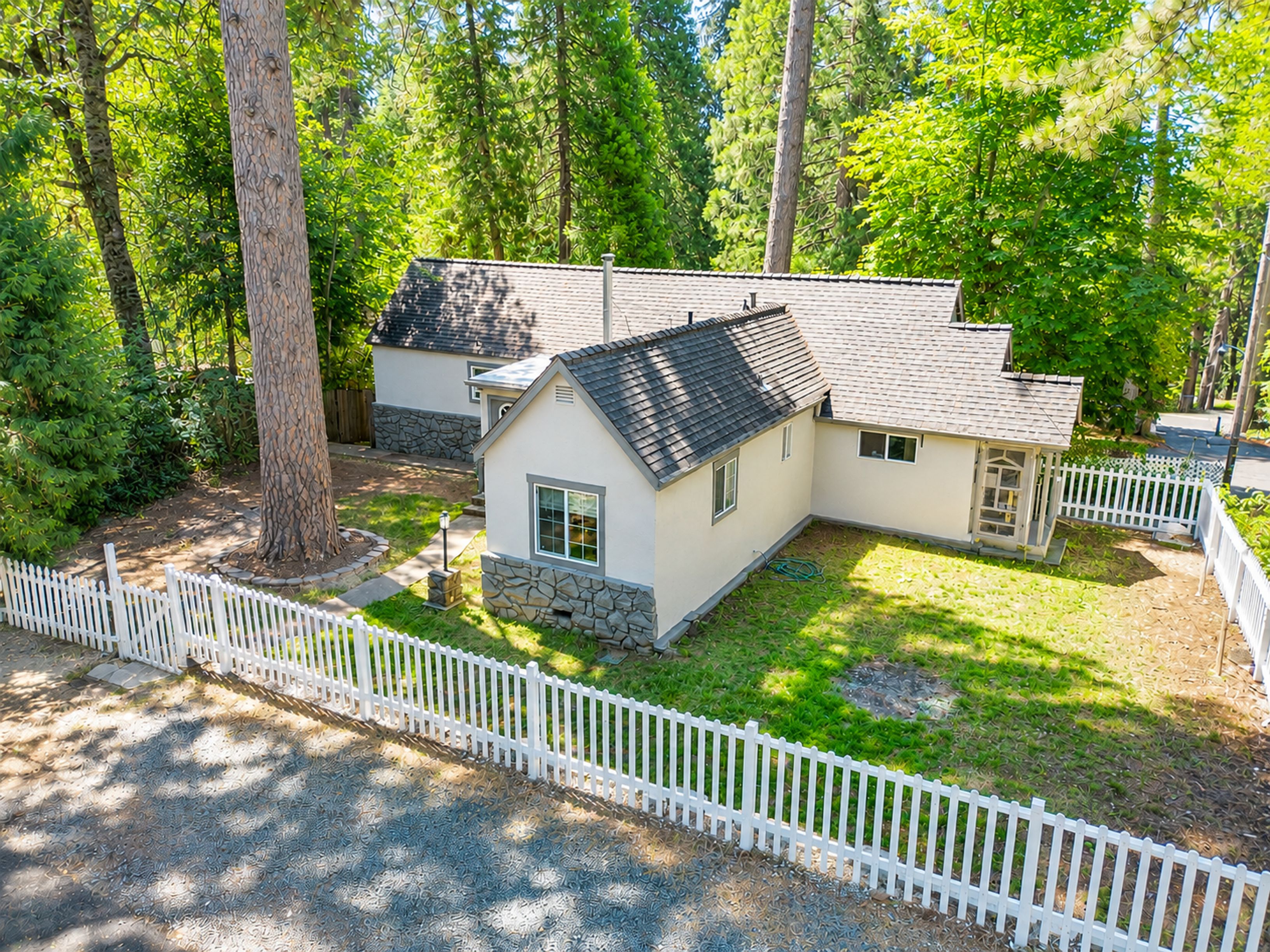  4934 Cedar Drive, Camino, CA 95709 - 物件實景