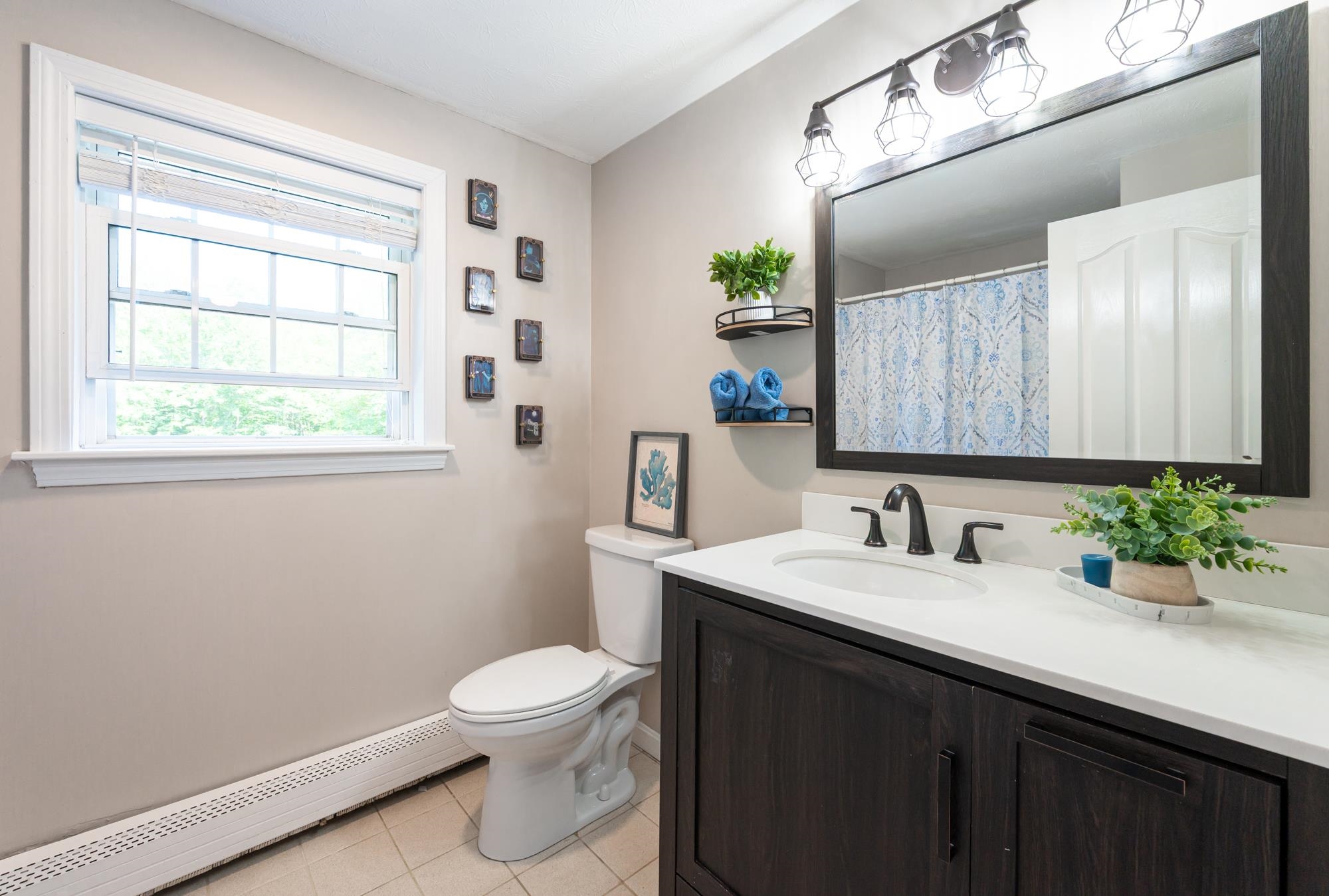 Hooksett, New Hampshire, 03106, United States, 3 Bedrooms Bedrooms, ,2 BathroomsBathrooms,Residential,For Sale,1941864
