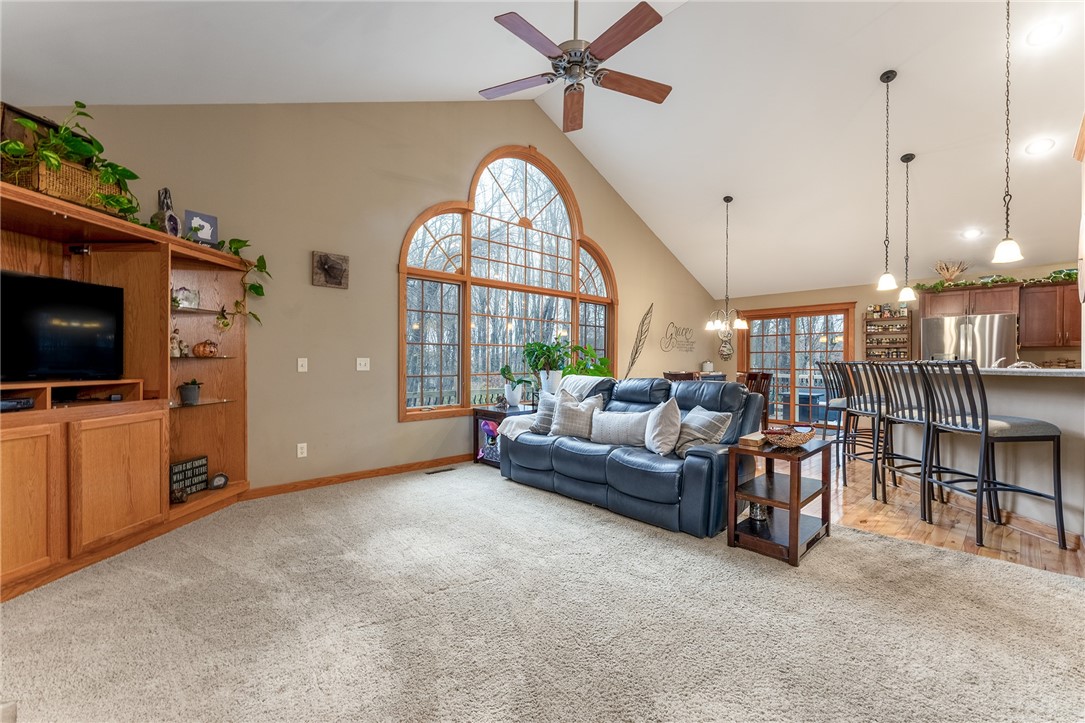 Eau Claire, Wisconsin, 54703, United States, 5 Bedrooms Bedrooms, ,4 BathroomsBathrooms,Residential,For Sale,1989121