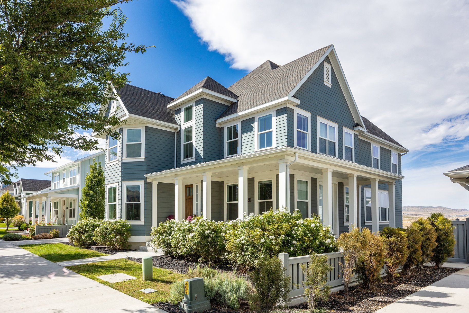  Impeccably Maintained Home with Mountain Views & Four-Car Garage - 物件實景
