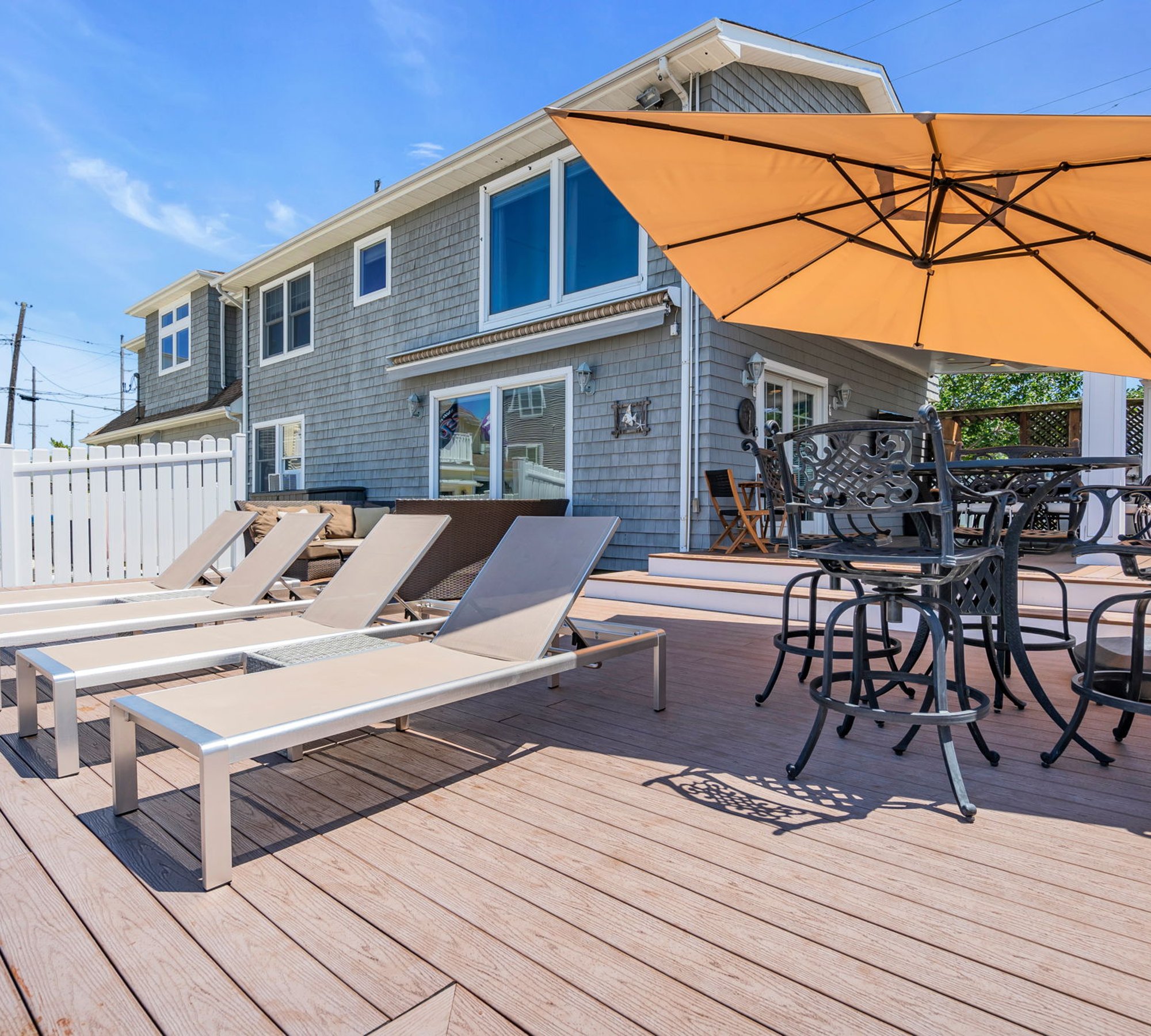  Waterfront Custom Shore Colonial in Silver Beach - 物件實景