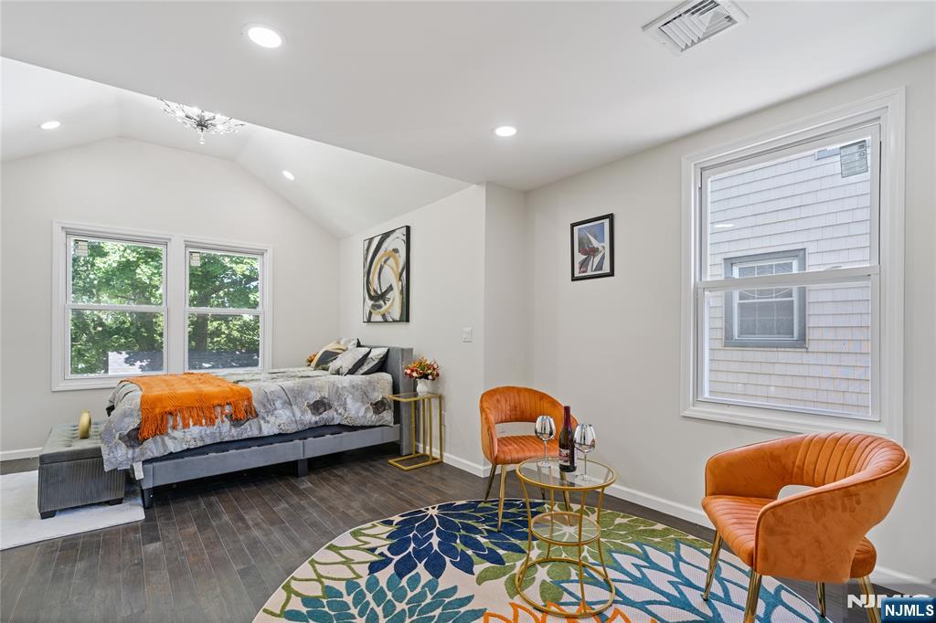 Rutherford, New Jersey, 07070, United States, 3 Bedrooms Bedrooms, ,4 BathroomsBathrooms,Residential,For Sale,1826504