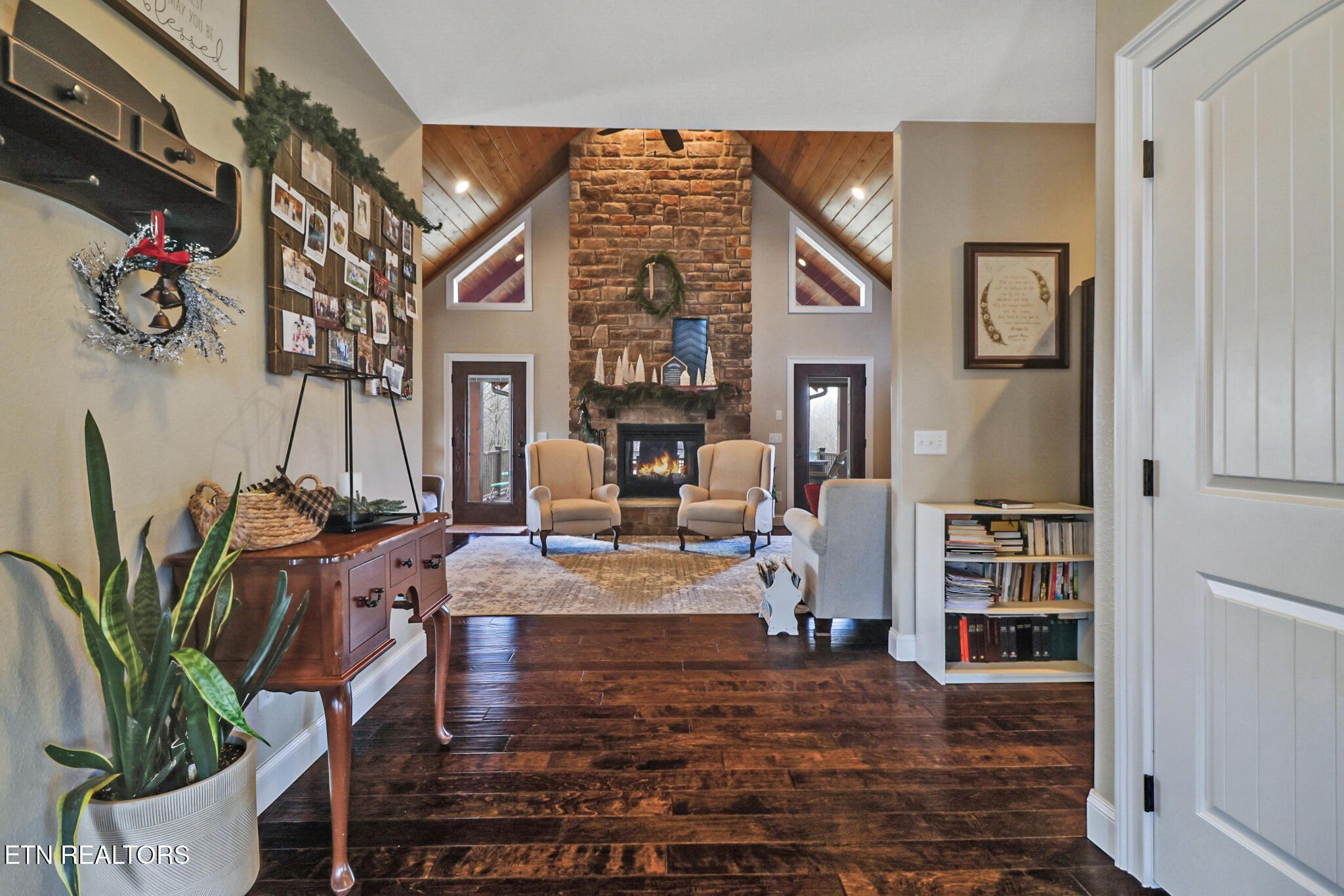 Crossville, Tennessee, 38555, United States, 4 Bedrooms Bedrooms, ,5 BathroomsBathrooms,Residential,For Sale,2005475