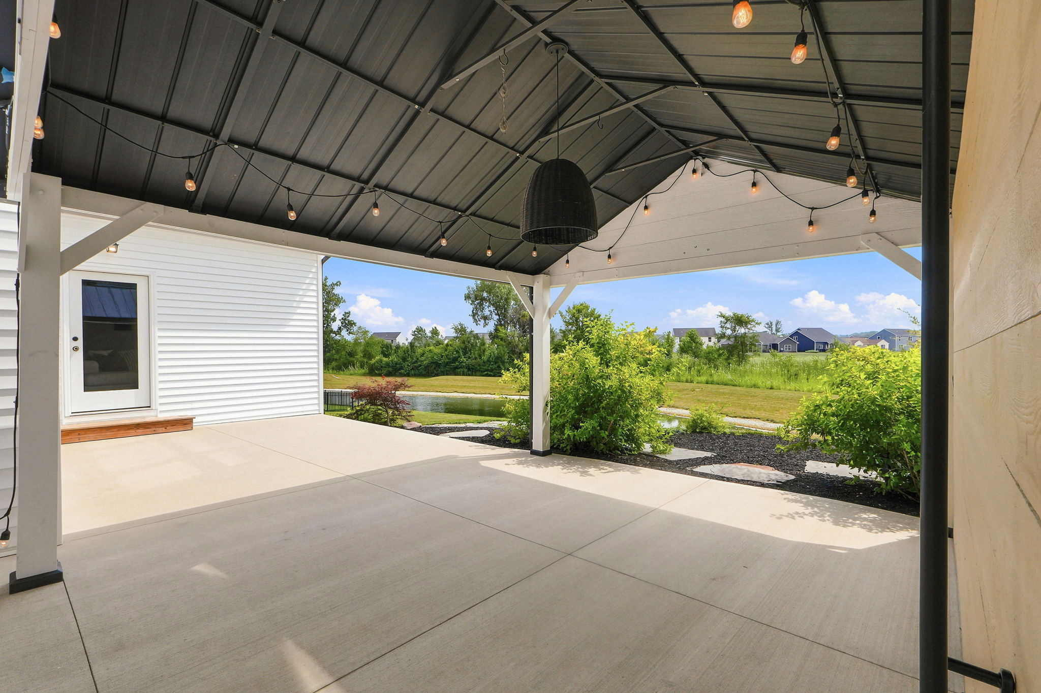  Exception Custom Residence with Uninterrupted Pond Views - 物件實景