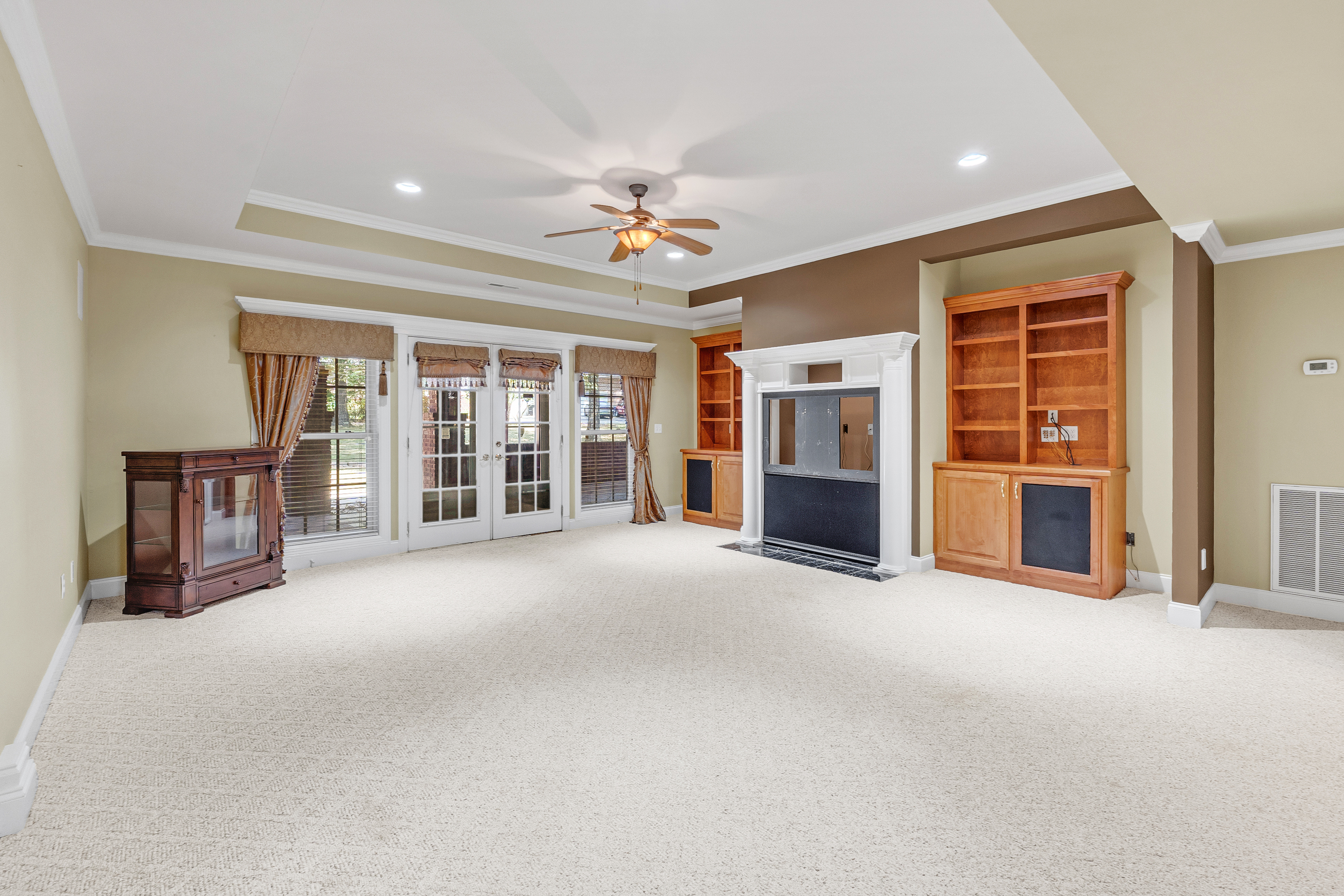 Tullahoma, Tennessee, 37388, United States, 6 Bedrooms Bedrooms, ,5 BathroomsBathrooms,Residential,For Sale,1851275