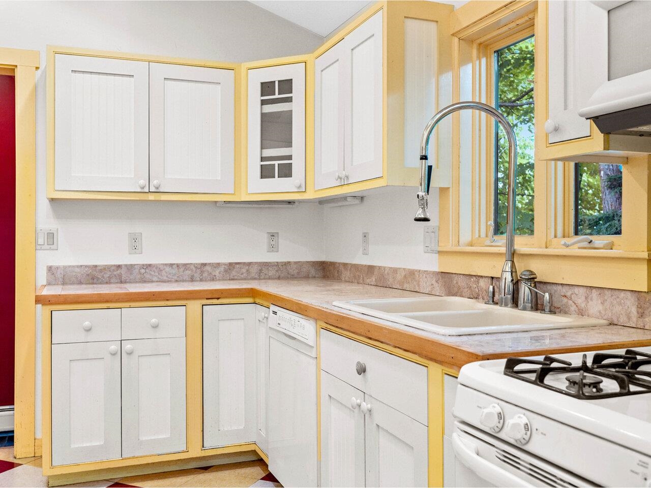 Montpelier, Vermont, 05602, United States, 3 Bedrooms Bedrooms, ,3 BathroomsBathrooms,Residential,For Sale,1900935