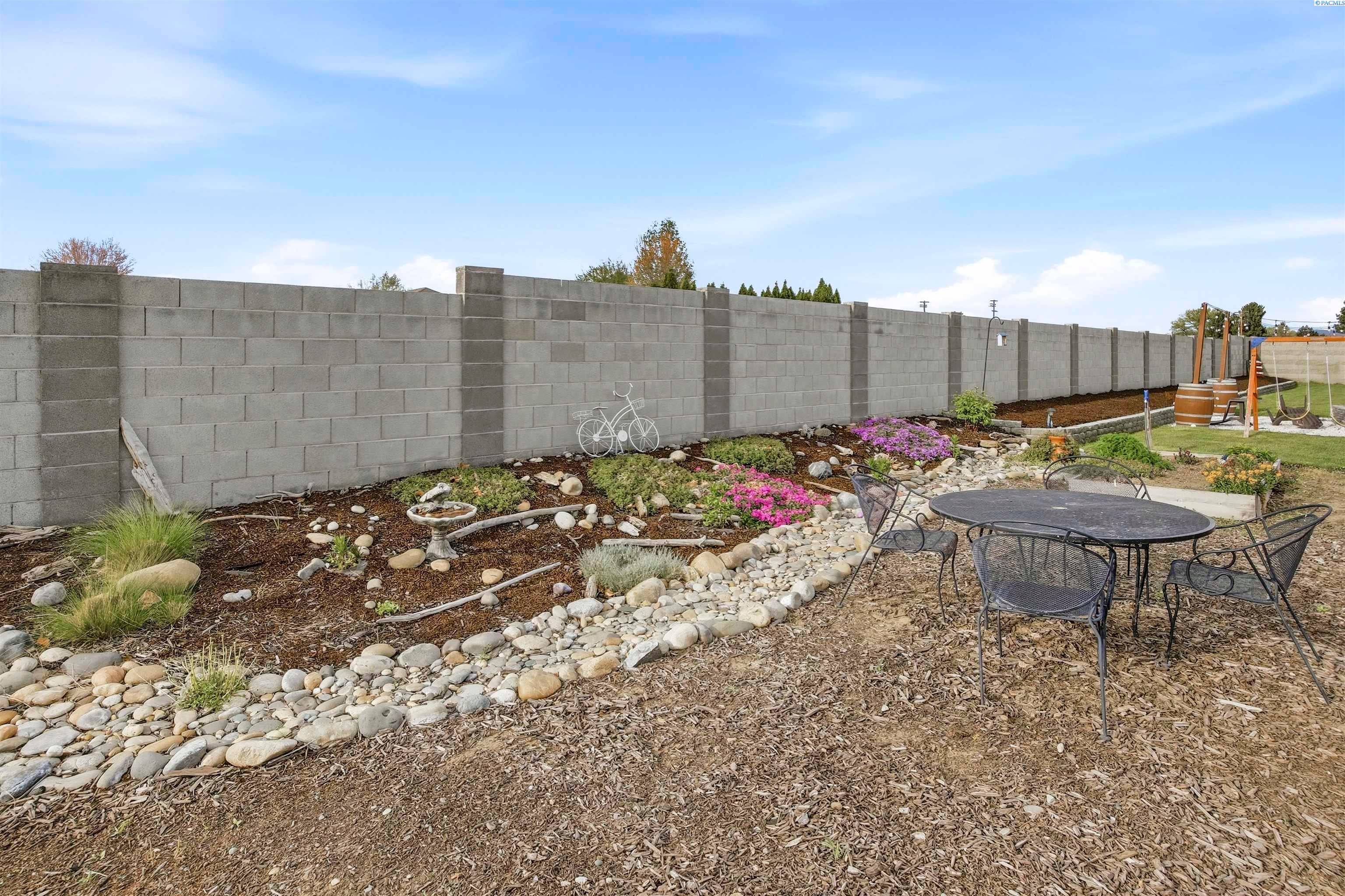 Pasco, Washington, 99301, United States, 4 Bedrooms Bedrooms, ,2 BathroomsBathrooms,Residential,For Sale,2036931