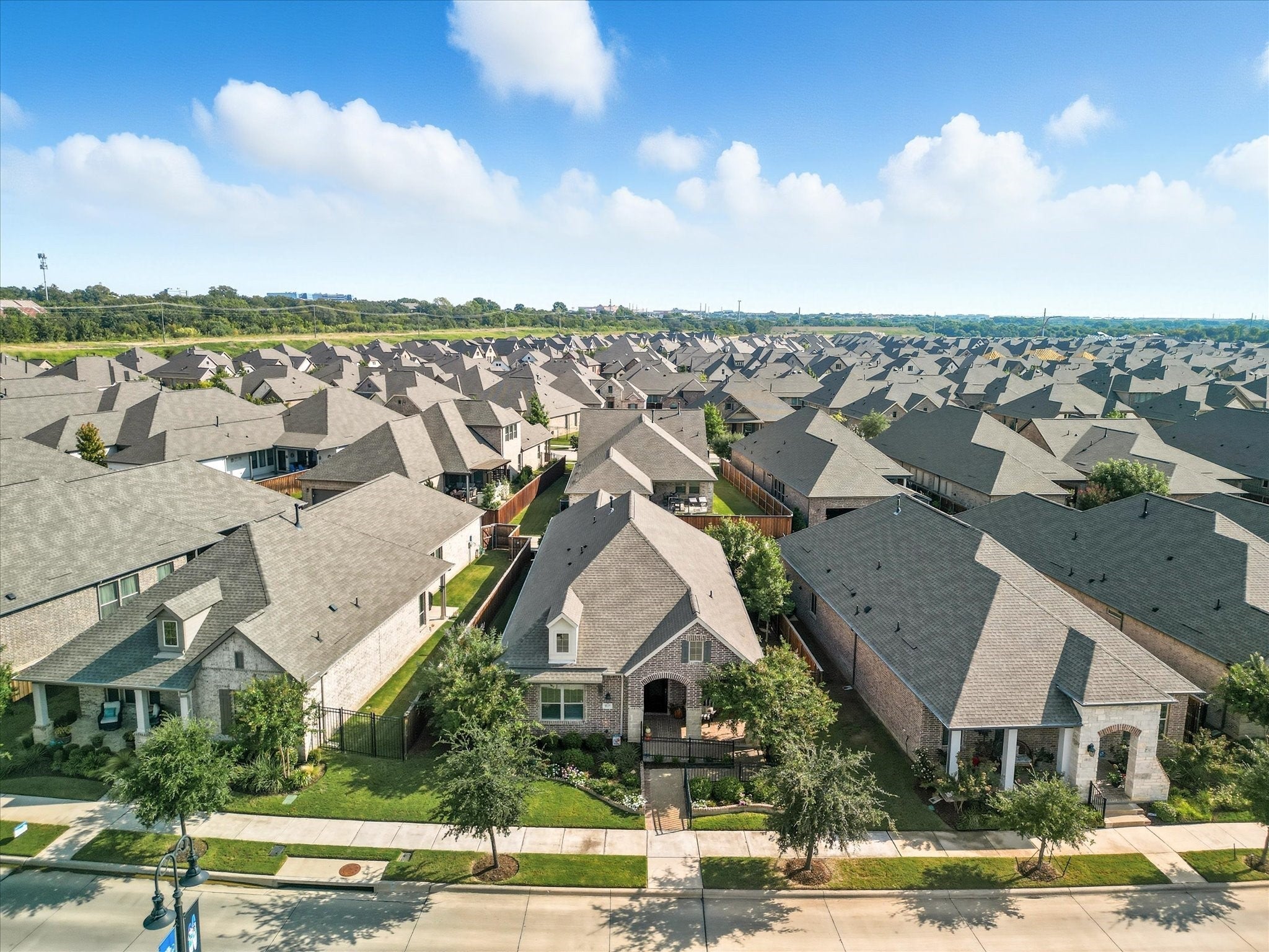 Arlington, Texas, 76005, United States, 2 Bedrooms Bedrooms, ,2 BathroomsBathrooms,Residential,For Sale,1981286