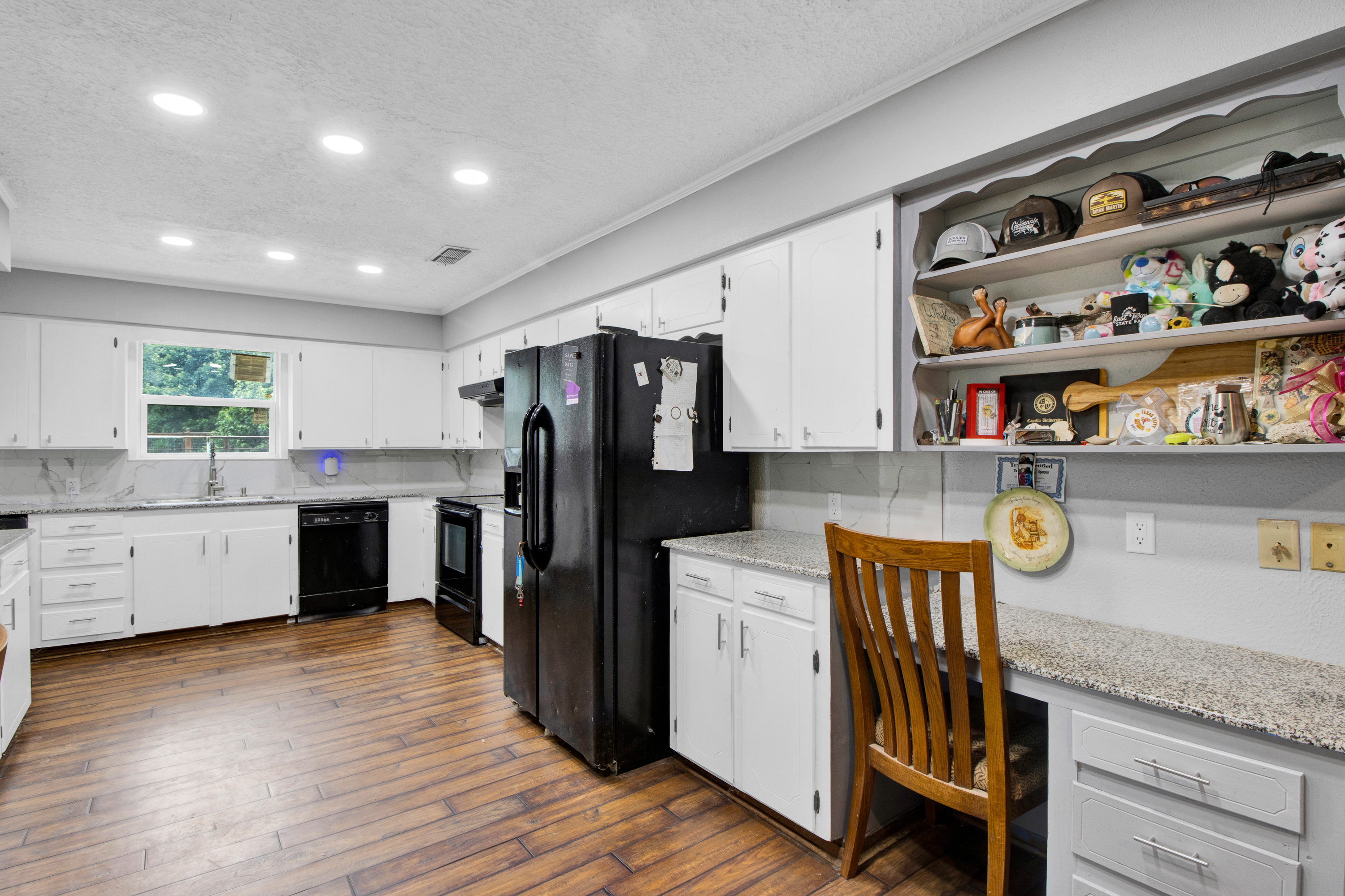 Henderson, Texas, 75652, United States, 6 Bedrooms Bedrooms, ,5 BathroomsBathrooms,Residential,For Sale,1920809