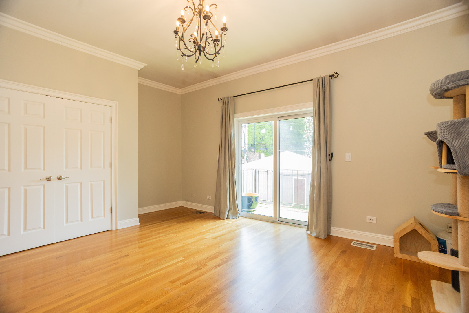 Chicago, Illinois, 60610, United States, 3 Bedrooms Bedrooms, ,3 BathroomsBathrooms,Residential,For Sale,1977363