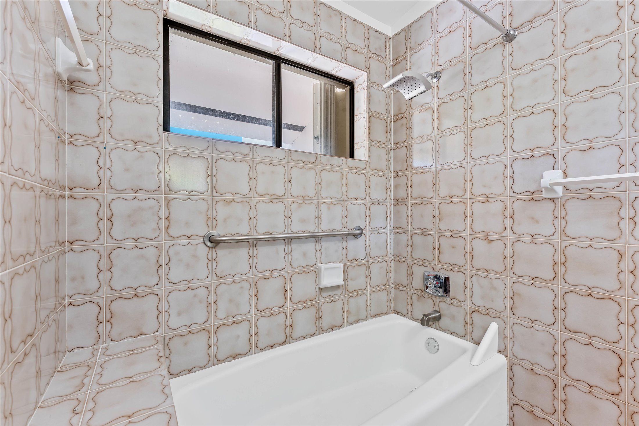  2525 NE 135th St, North Miami, FL, 33181 - 物件實景