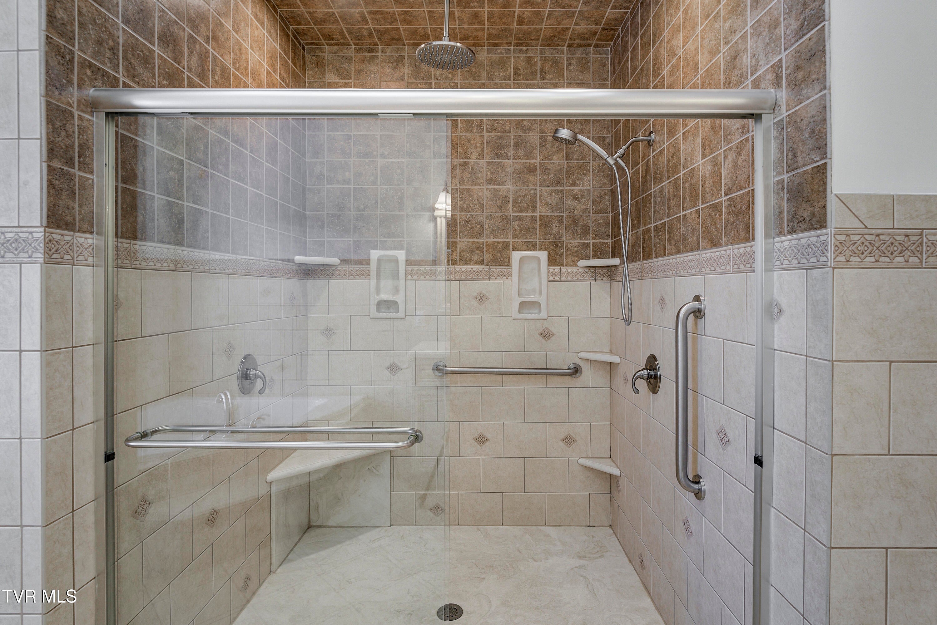 Bristol, Tennessee, 37620, United States, 4 Bedrooms Bedrooms, ,4 BathroomsBathrooms,Residential,For Sale,2001712