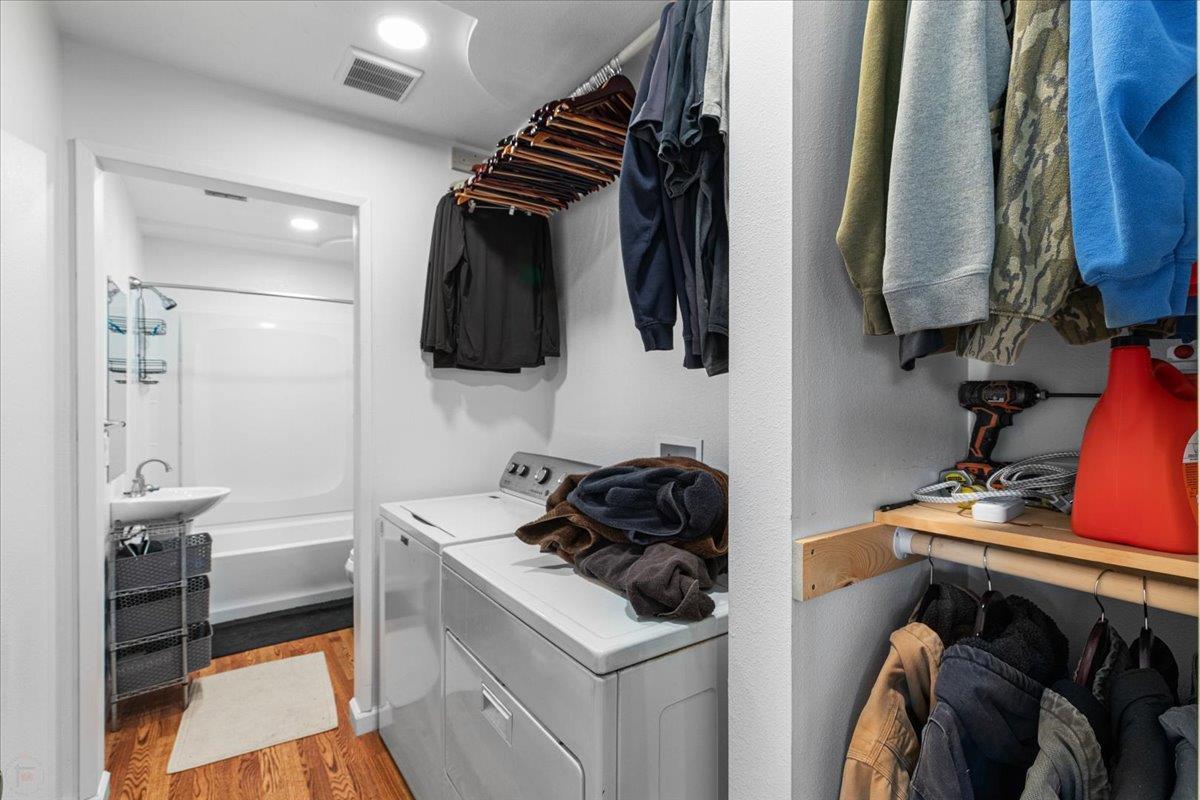 Escalon, California, 95320, United States, 6 Bedrooms Bedrooms, ,3 BathroomsBathrooms,Residential,For Sale,1977867