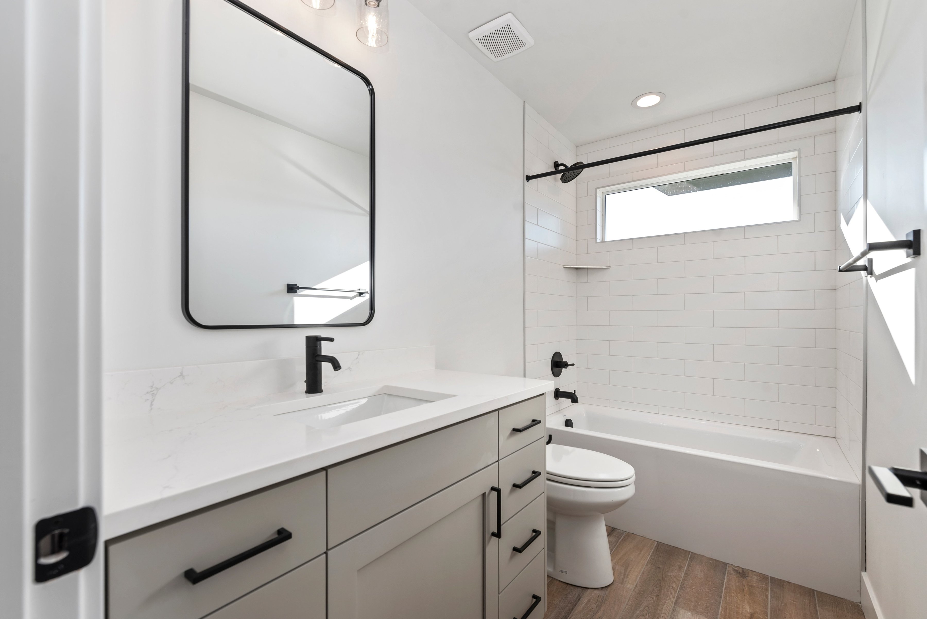  Coveted End Unit  The Best of Townhome Living - 物件實景