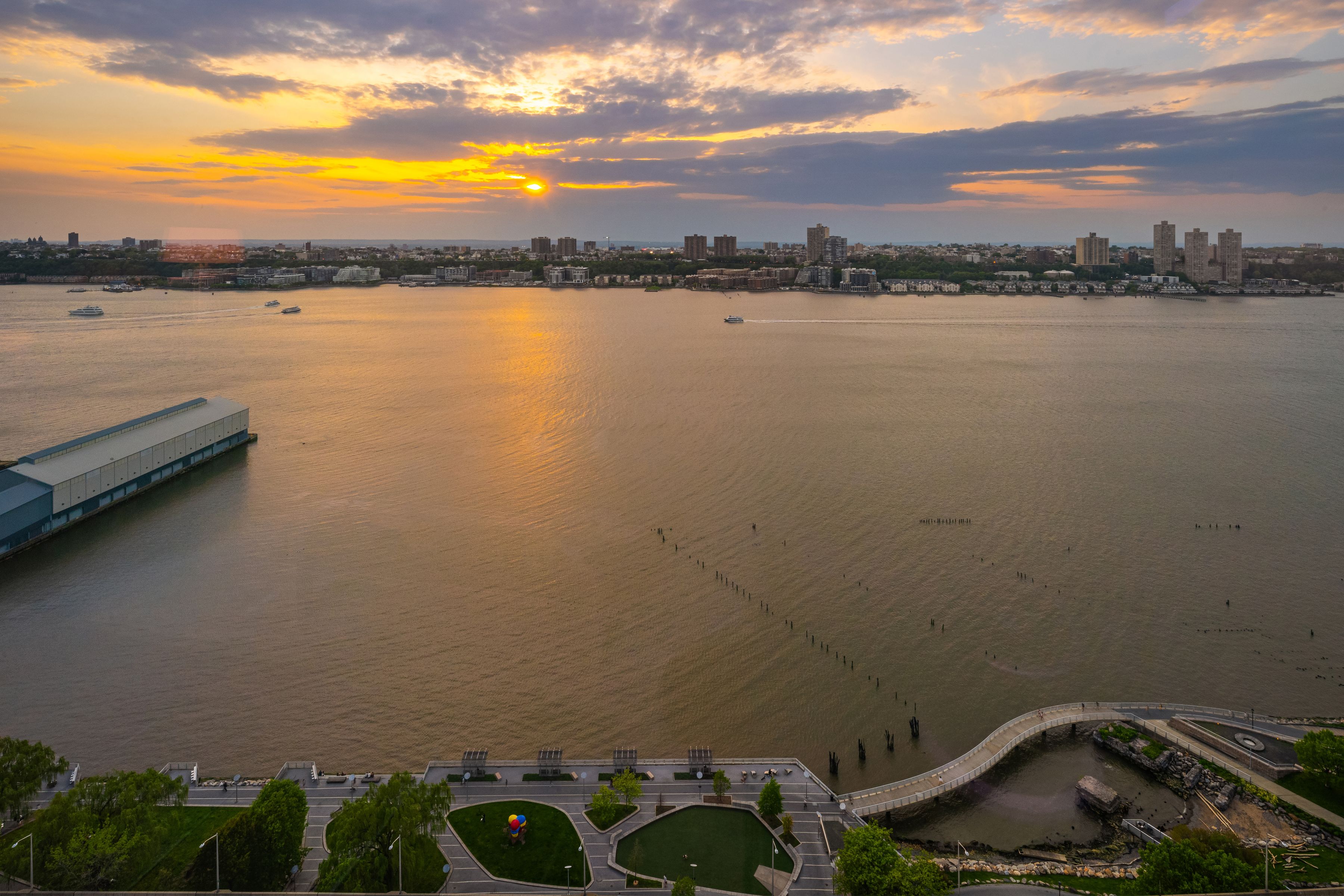  50 Riverside Boulevard - 物件實景