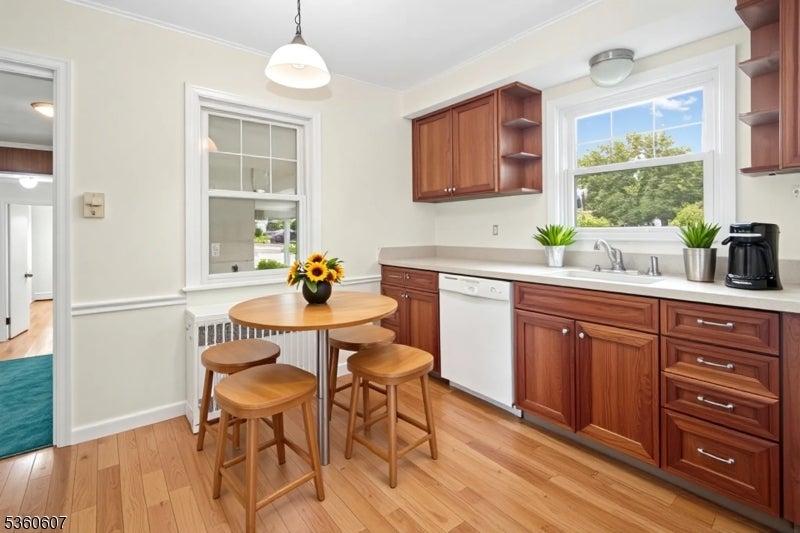 Garwood Boro, New Jersey, 07027, United States, 5 Bedrooms Bedrooms, ,4 BathroomsBathrooms,Residential,For Sale,1835599