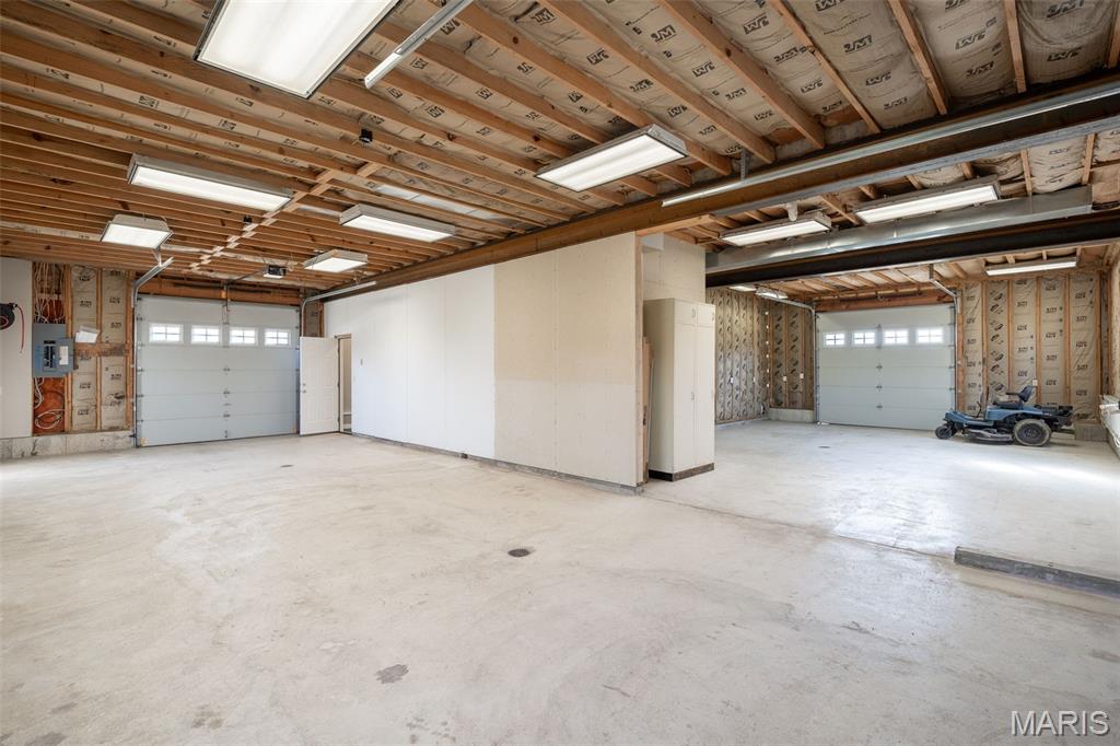 Elsberry, Missouri, 63343, United States, 3 Bedrooms Bedrooms, ,2 BathroomsBathrooms,Residential,For Sale,1828292