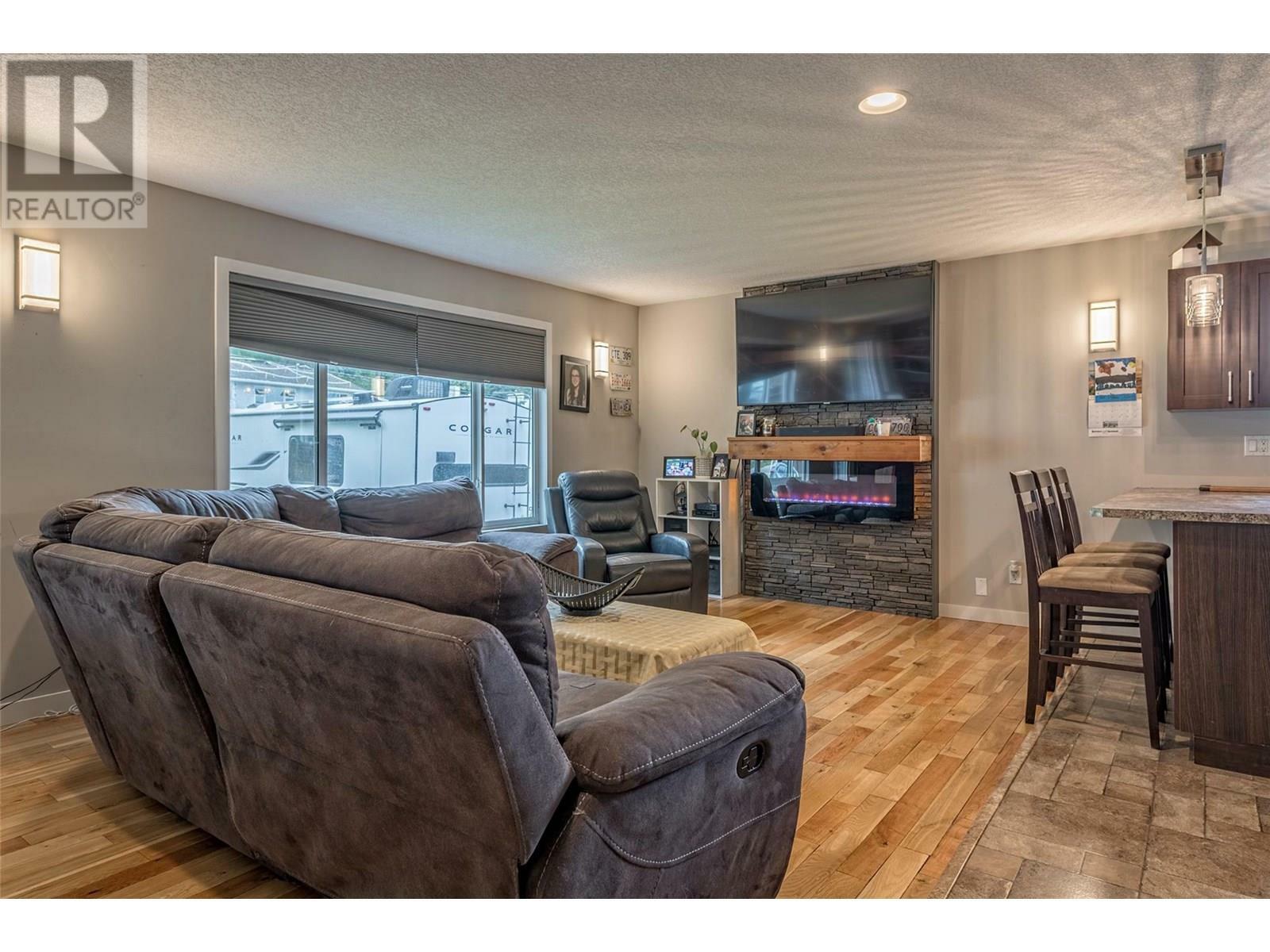 SPALLUMCHEEN, British Columbia, V4Y 0S6, CA, 3 Bedrooms Bedrooms, ,3 BathroomsBathrooms,Residential,For Sale,1874999