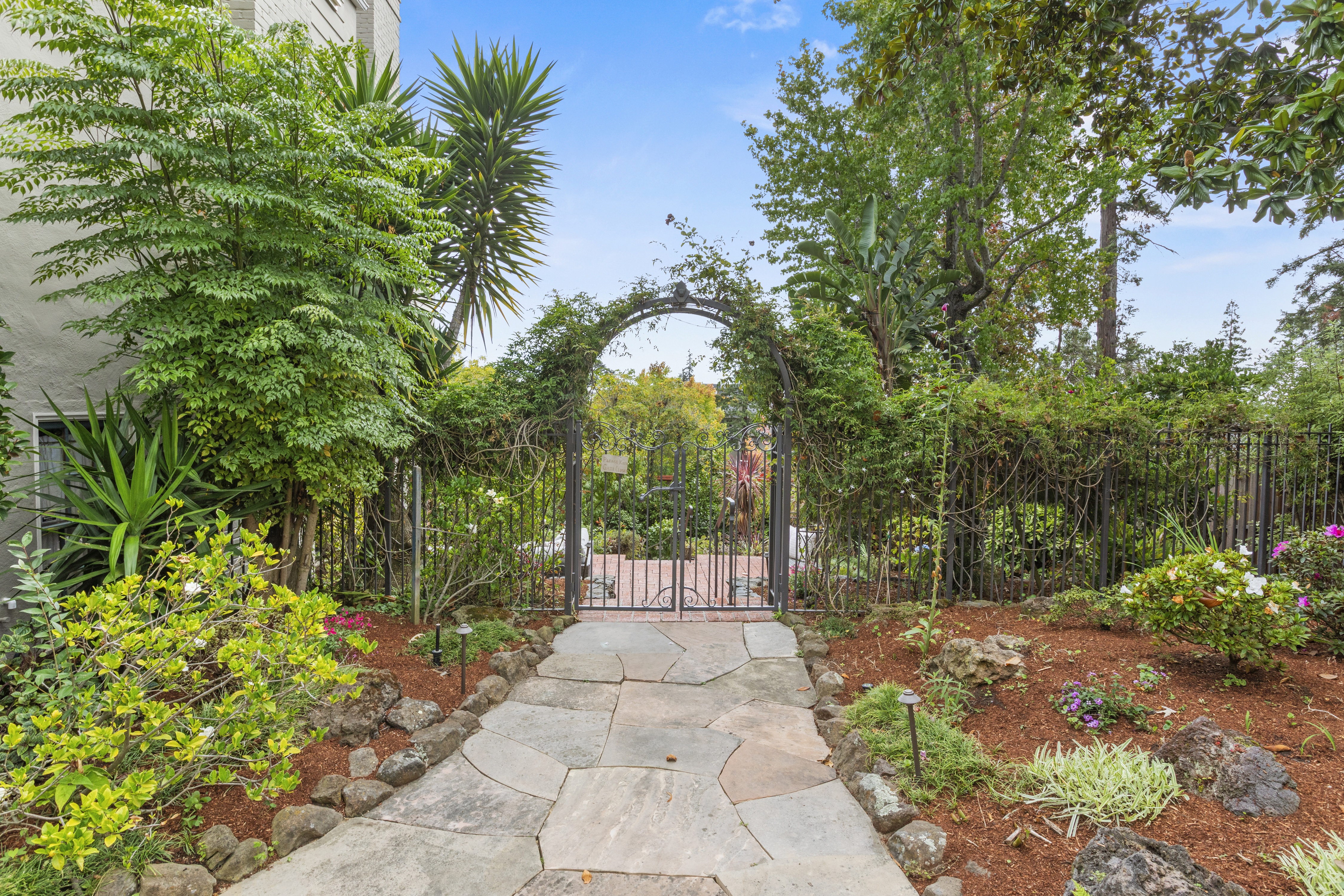  A Cherished Upper Piedmont Estate with Exceptional Views and Gardens - 物件實景