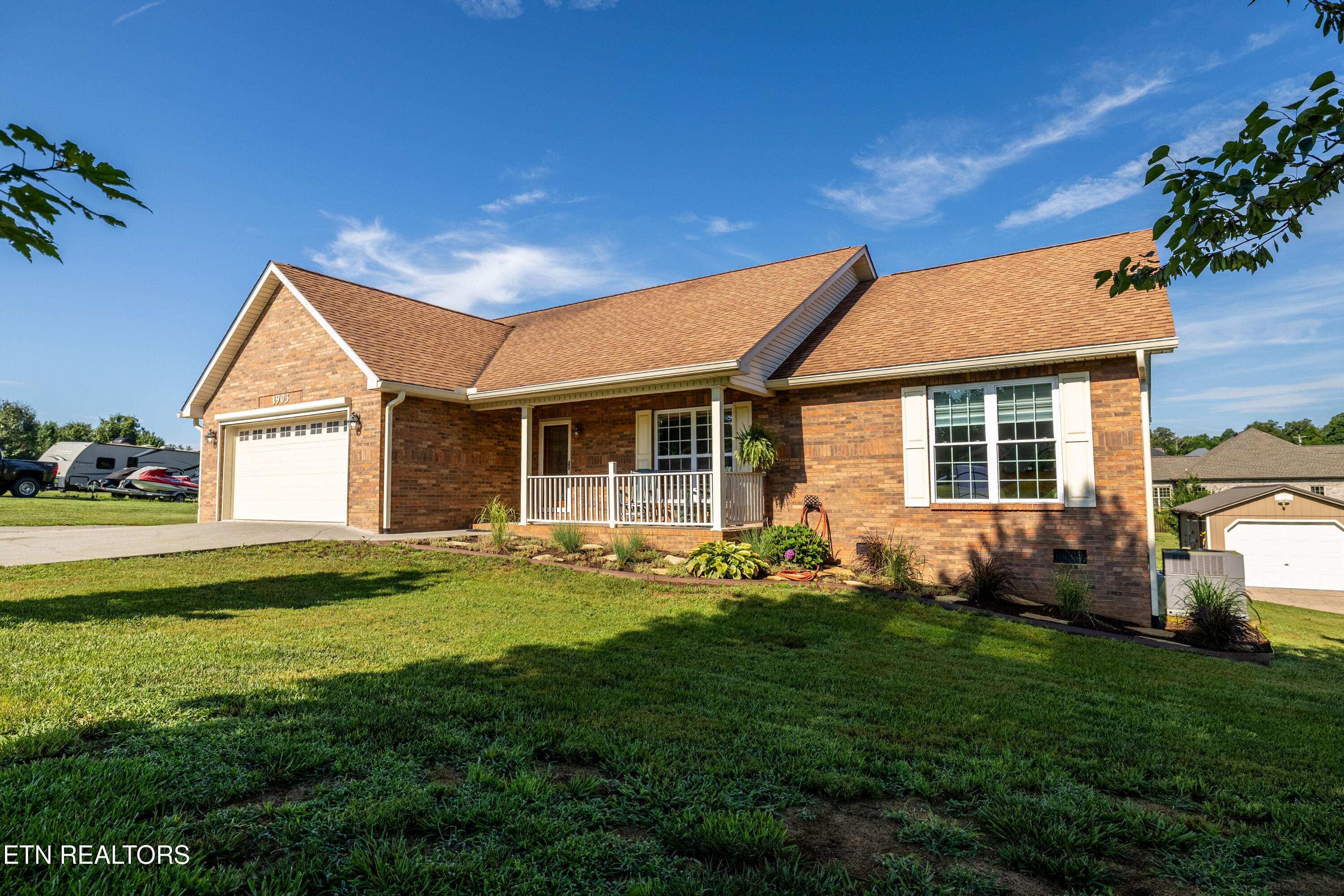 Walland, Tennessee, 37886, United States, 3 Bedrooms Bedrooms, ,2 BathroomsBathrooms,Residential,For Sale,1930662